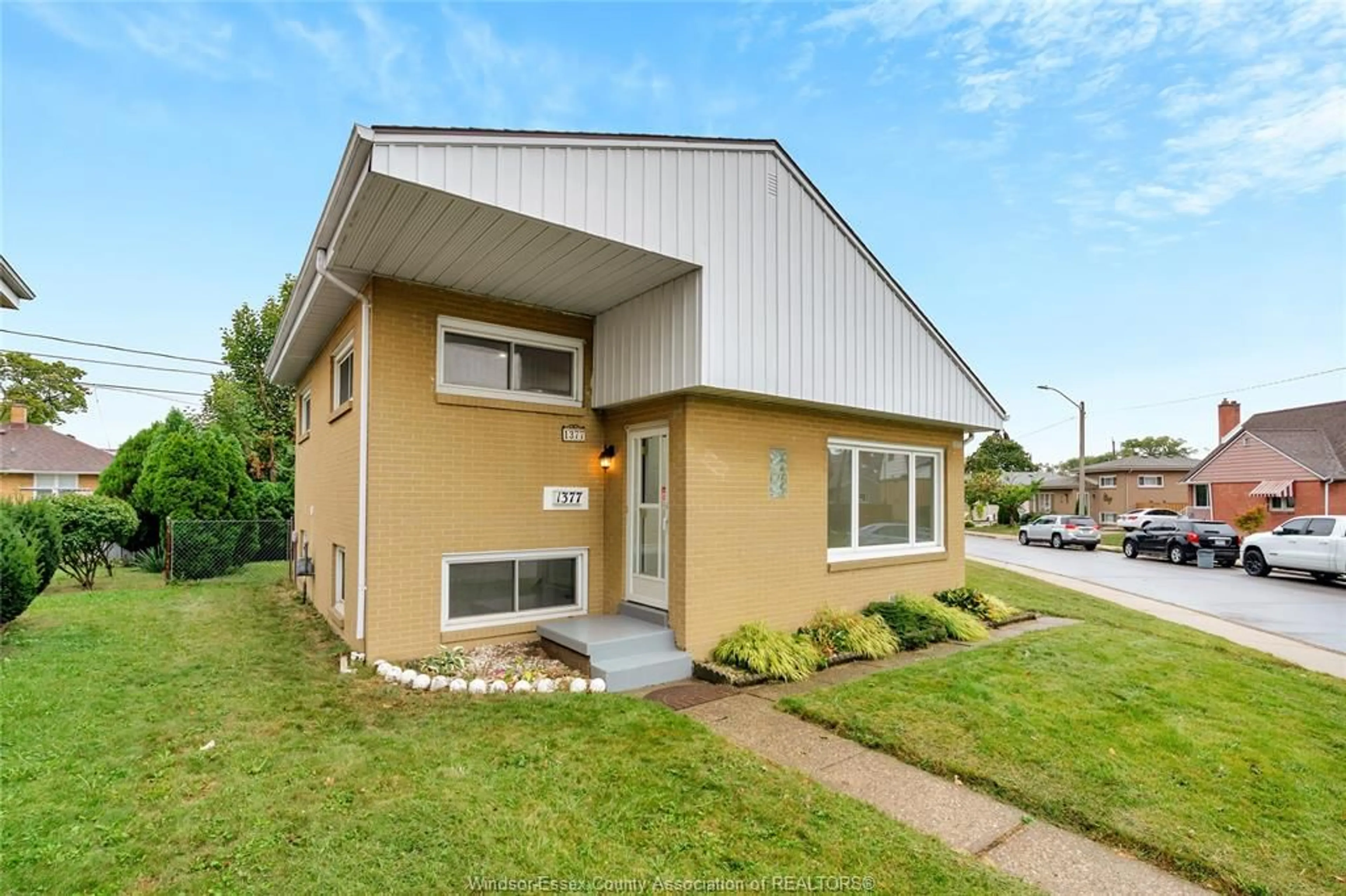 Home with vinyl exterior material, street for 1377 GRANVILLE Cres, Windsor Ontario N9C 3N9