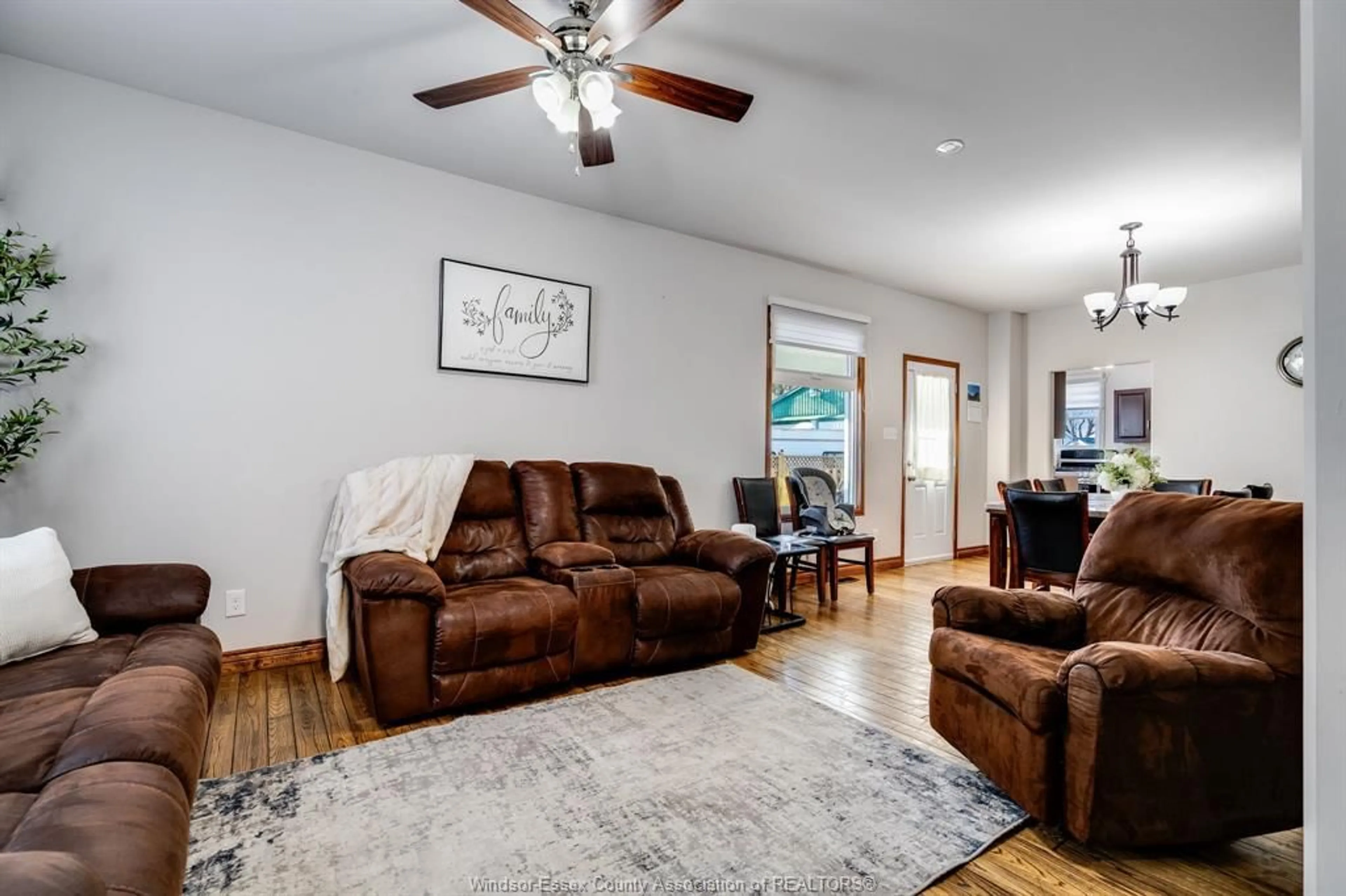 Living room with furniture, unknown for 21 Erie St, Merlin Ontario N0P 1W0