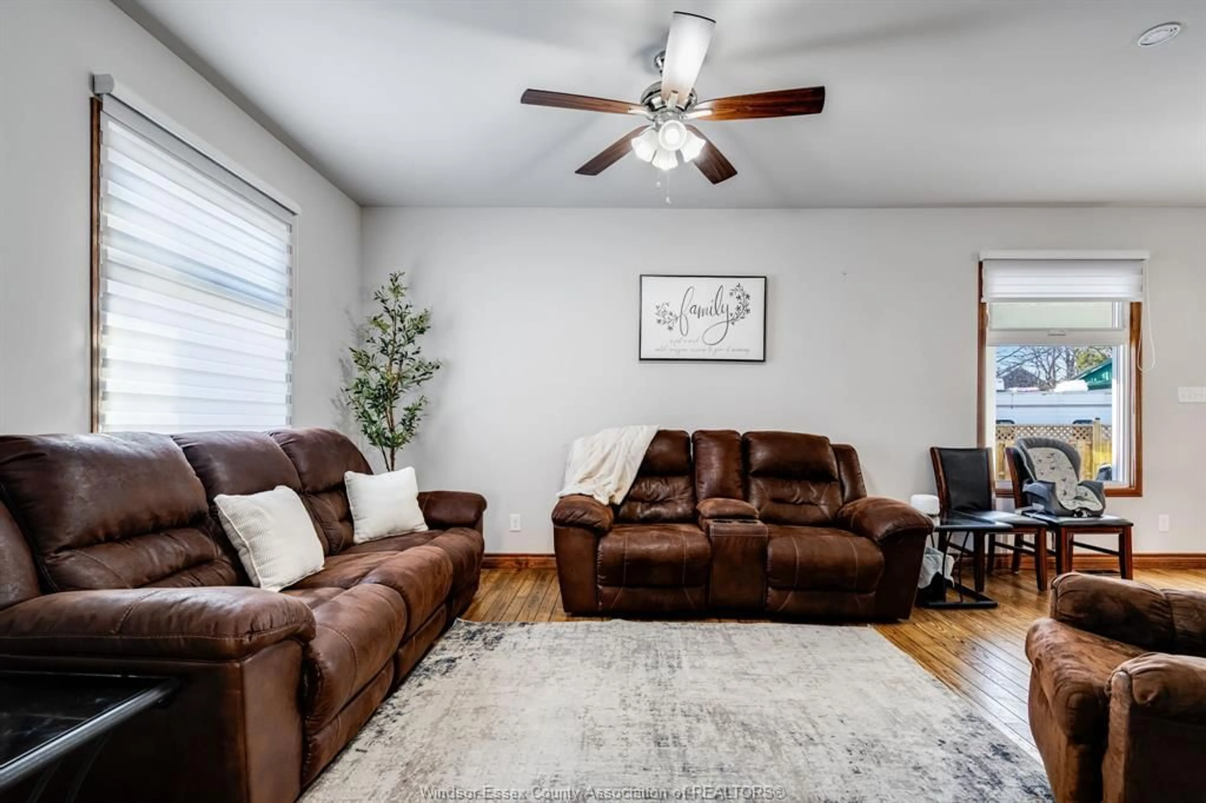 Living room with furniture, unknown for 21 Erie St, Merlin Ontario N0P 1W0