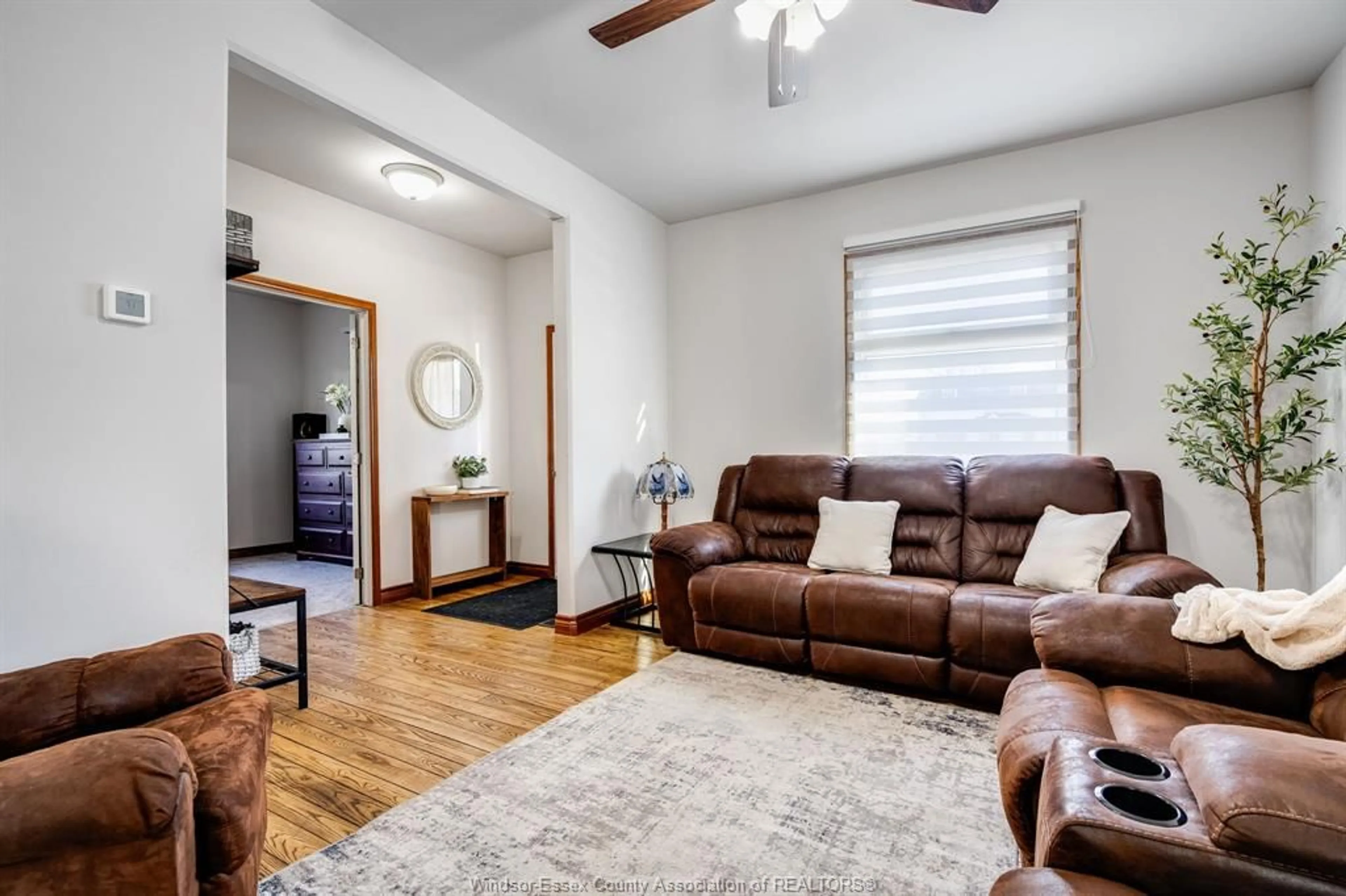 Living room with furniture, unknown for 21 Erie St, Merlin Ontario N0P 1W0