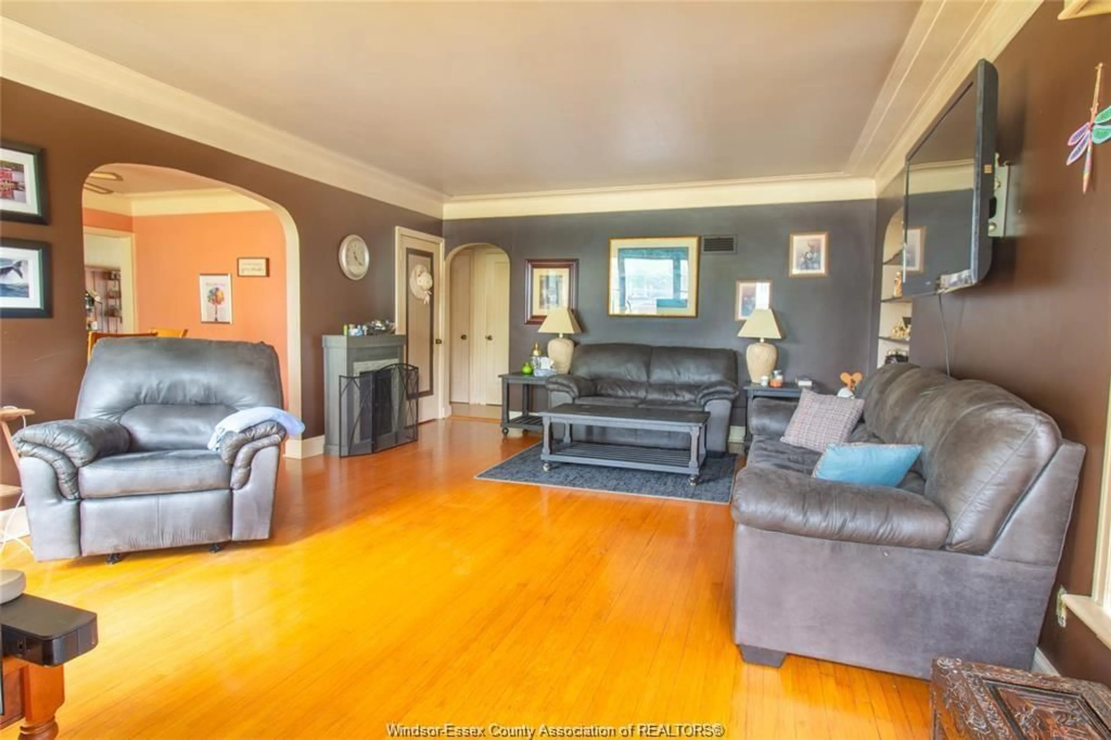 Living room with furniture, unknown for 153 TALBOT St, Leamington Ontario N8H 1N2