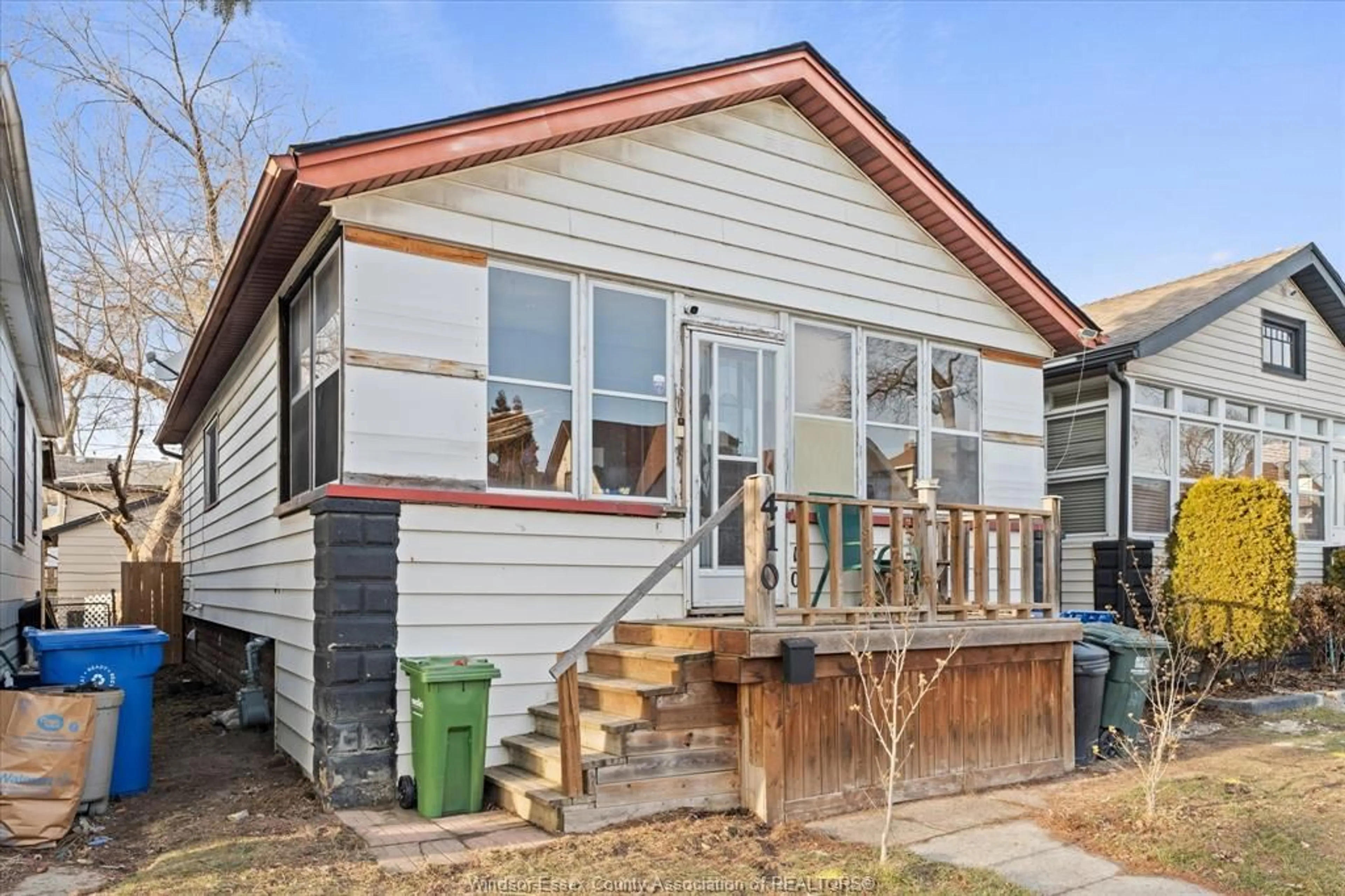 Home with vinyl exterior material, street for 410 CAROLINE, Windsor Ontario N9A 6A6
