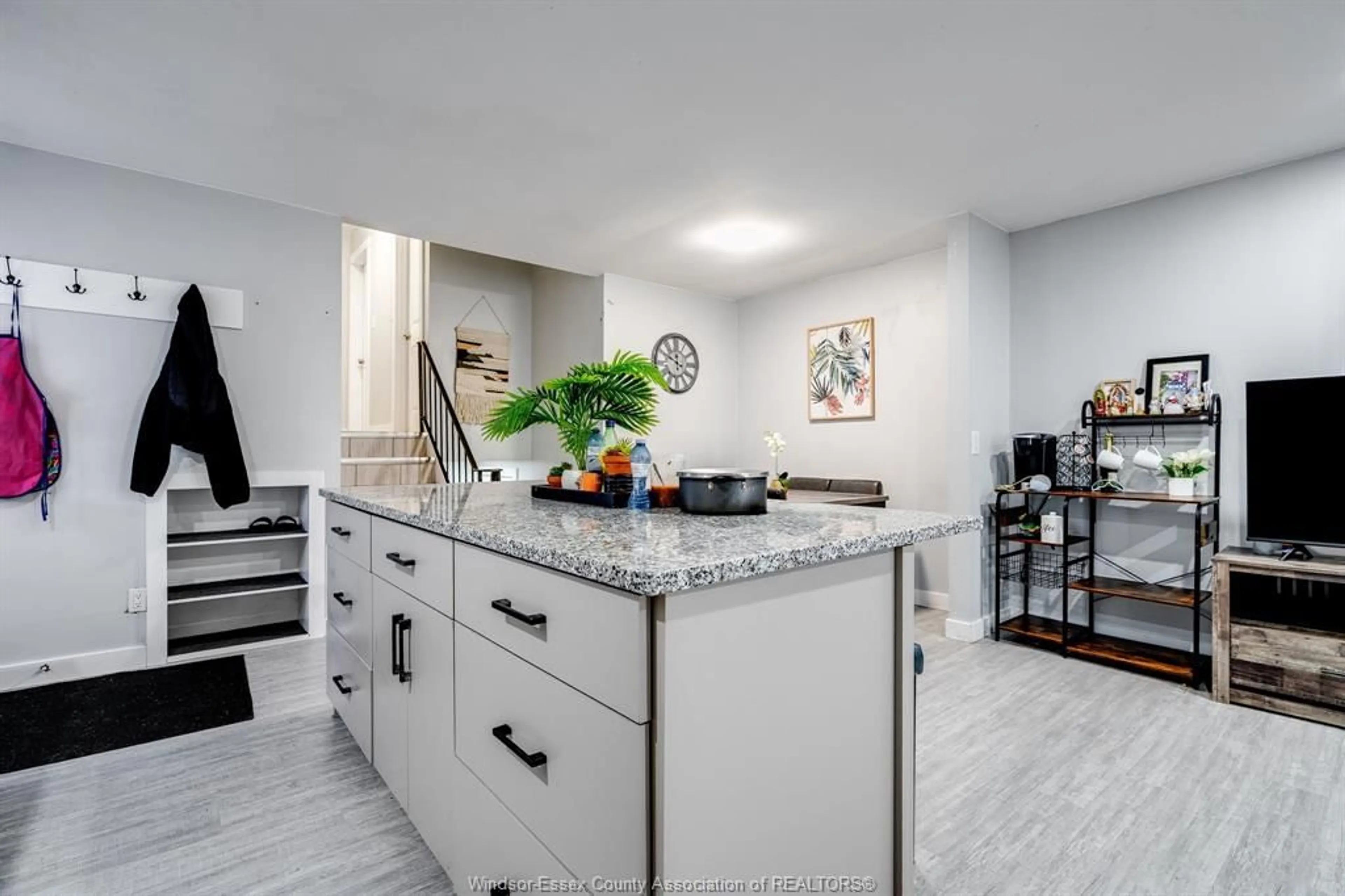 Open concept kitchen, ceramic/tile floor for 6 MARLENE Cres, Leamington Ontario N8H 4J7