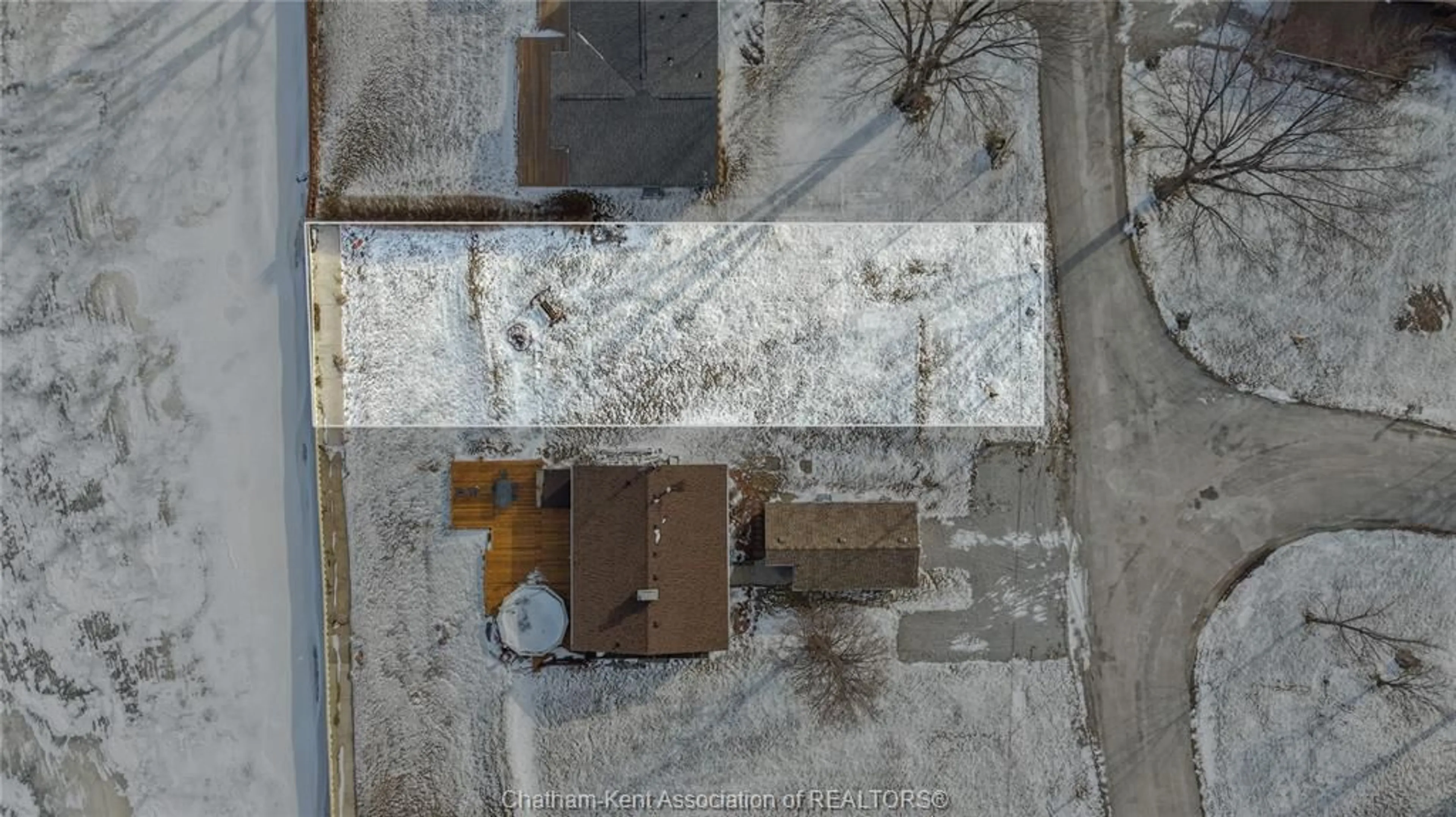 A pic from outside/outdoor area/front of a property/back of a property/a pic from drone, building for 85 ISLAND Cres, Lighthouse Cove Ontario N0P 2L0