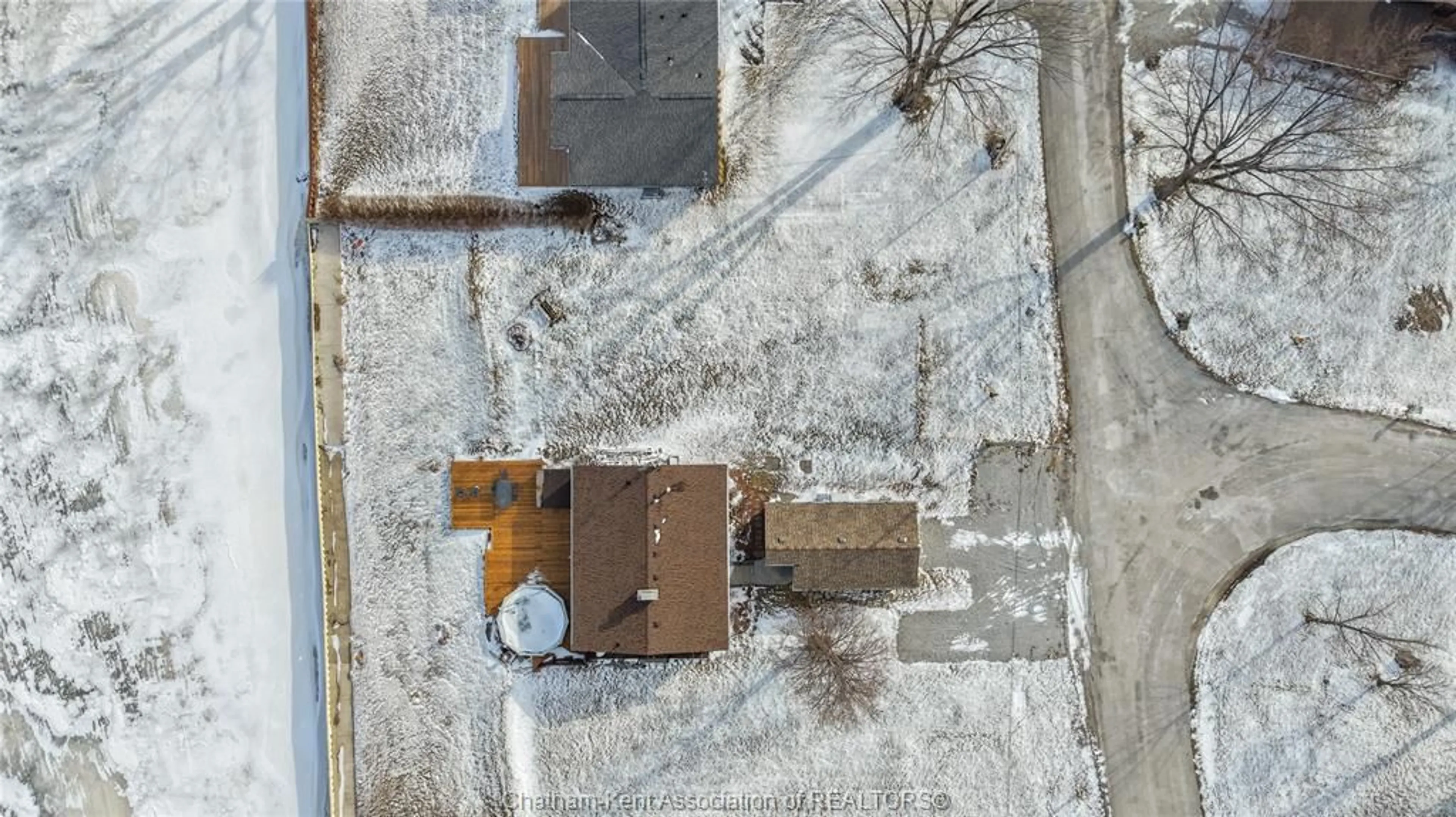 A pic from outside/outdoor area/front of a property/back of a property/a pic from drone, building for 85 ISLAND Cres, Lighthouse Cove Ontario N0P 2L0