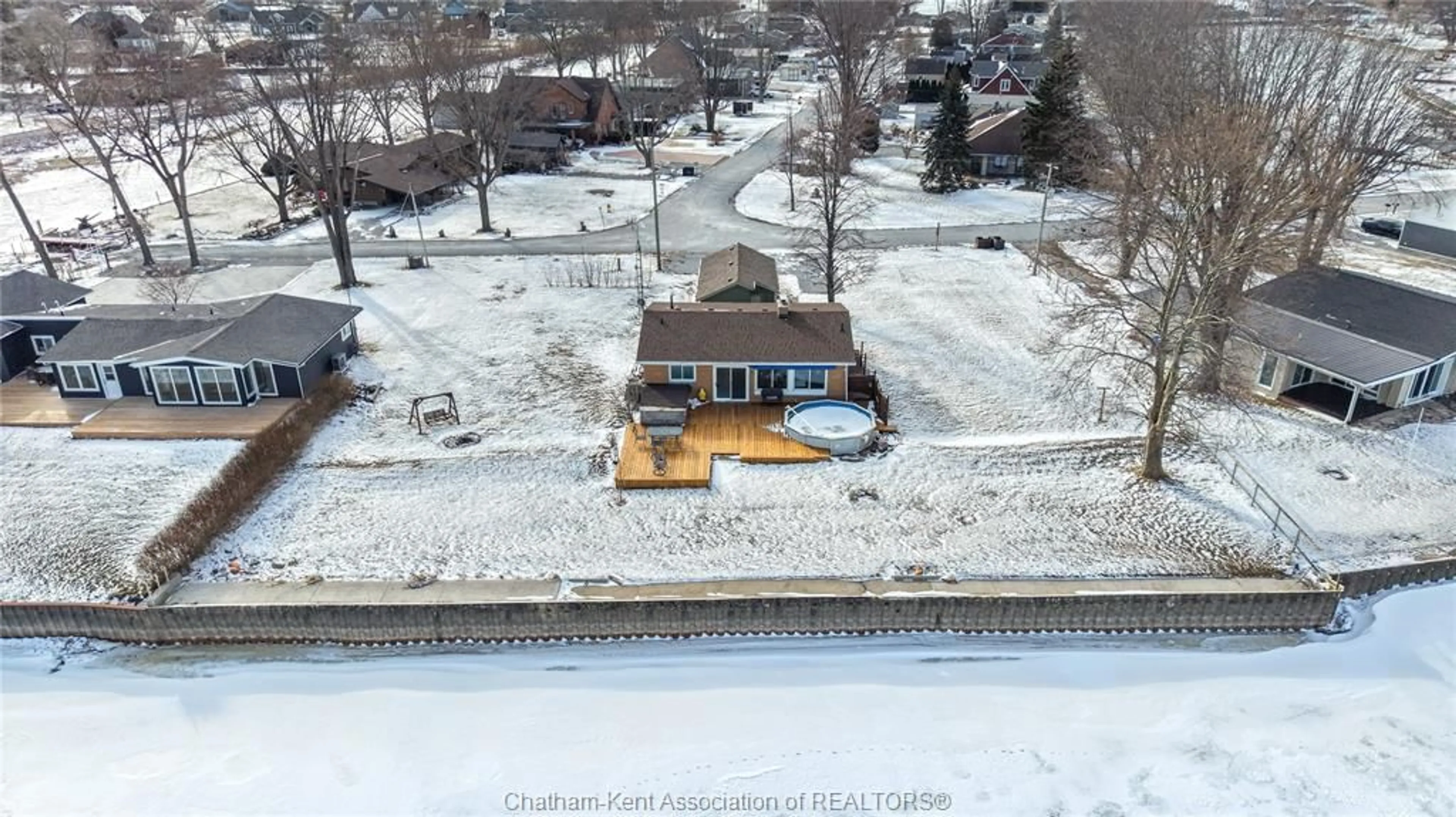 A pic from outside/outdoor area/front of a property/back of a property/a pic from drone, street for 95 ISLAND Cres, Lighthouse Cove Ontario N0P 2L0