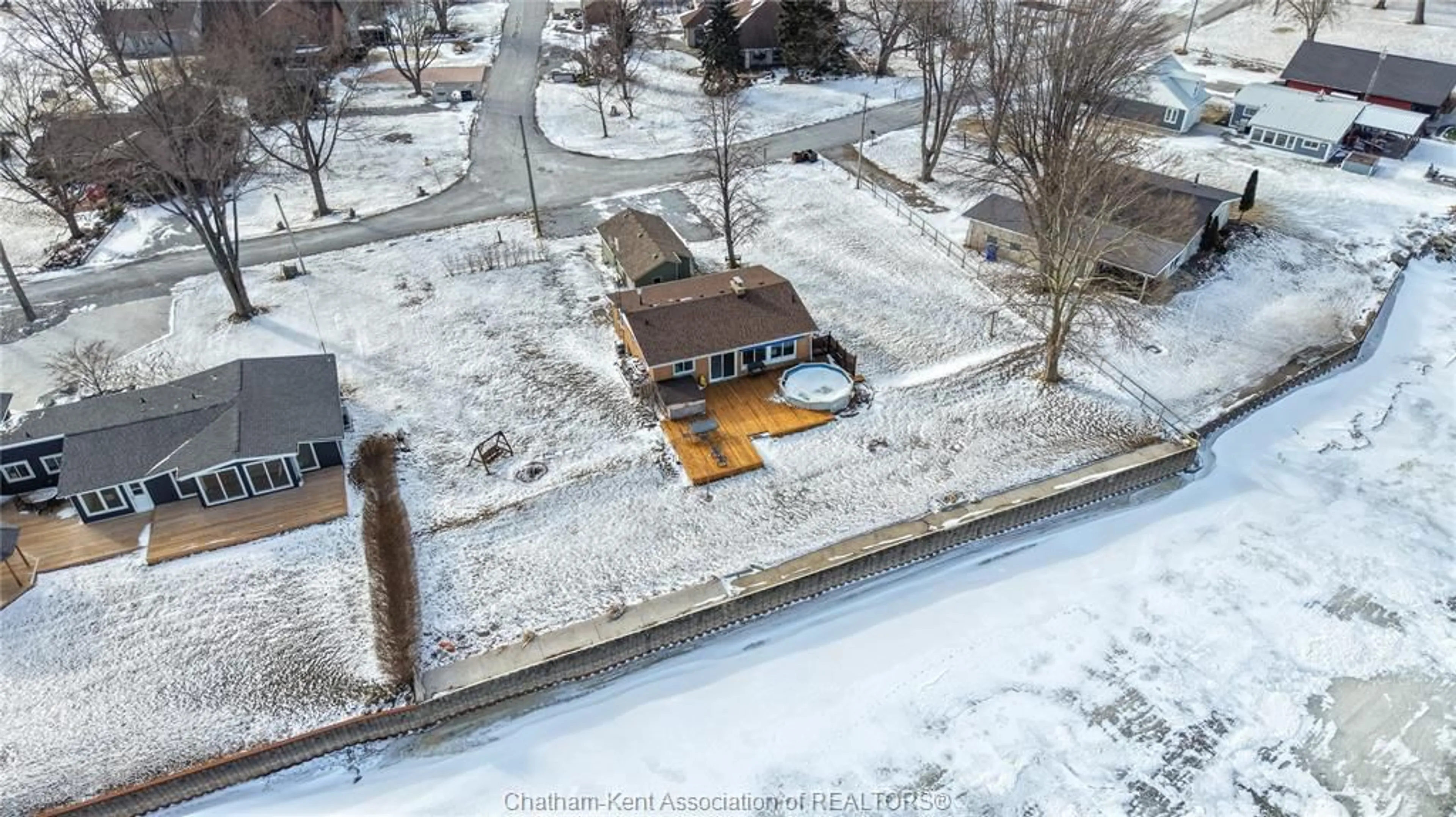 A pic from outside/outdoor area/front of a property/back of a property/a pic from drone, street for 95 ISLAND Cres, Lighthouse Cove Ontario N0P 2L0