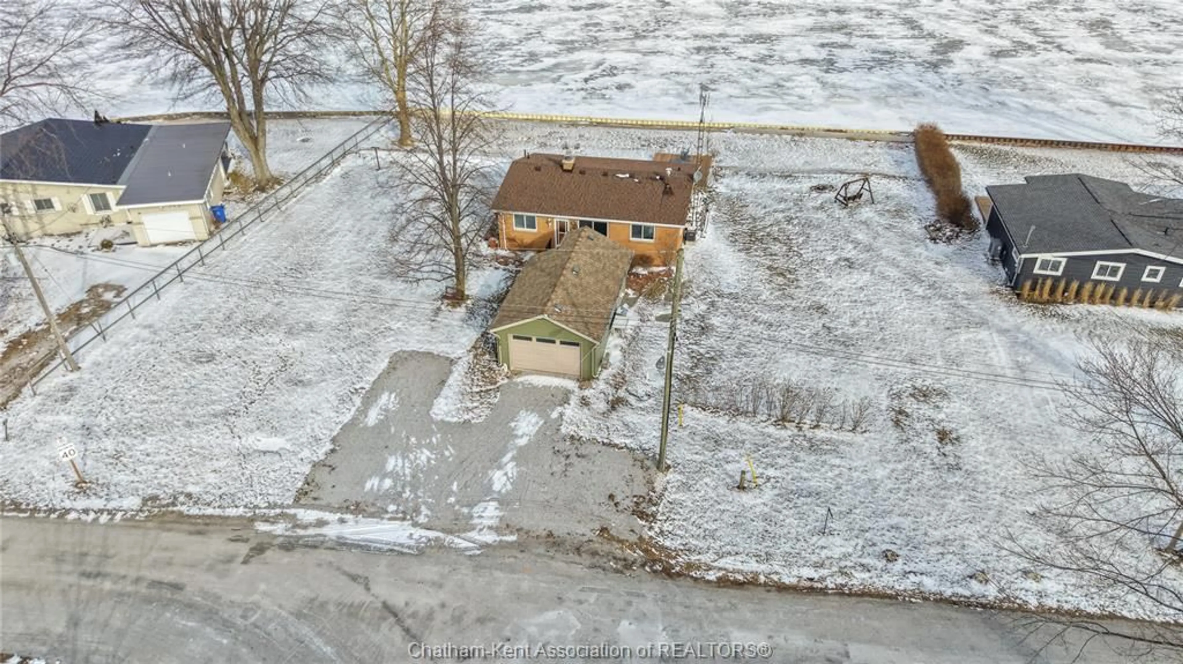 A pic from outside/outdoor area/front of a property/back of a property/a pic from drone, street for 95 ISLAND Cres, Lighthouse Cove Ontario N0P 2L0