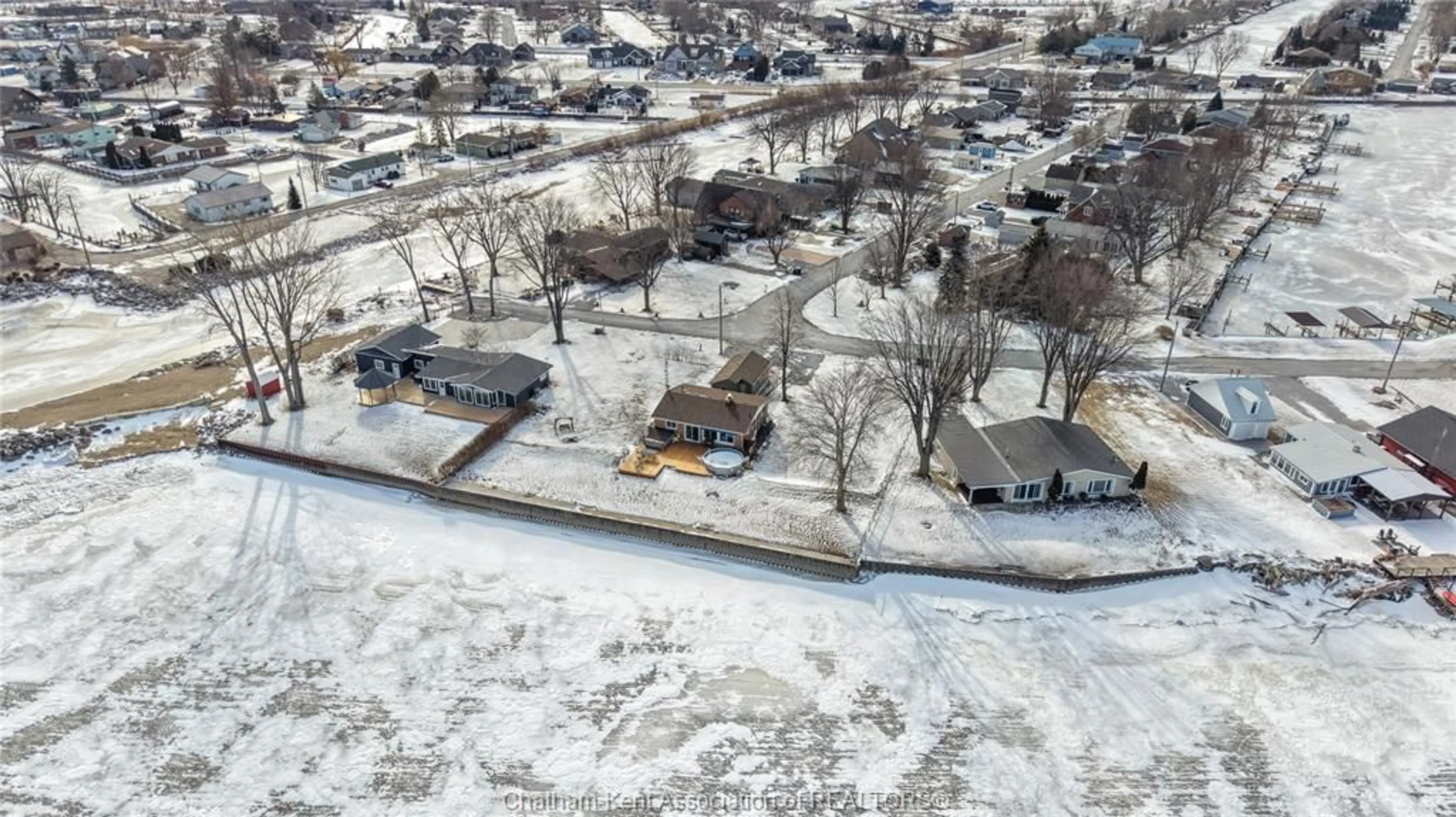 A pic from outside/outdoor area/front of a property/back of a property/a pic from drone, street for 105 ISLAND Cres, Lighthouse Cove Ontario N0P 2L0