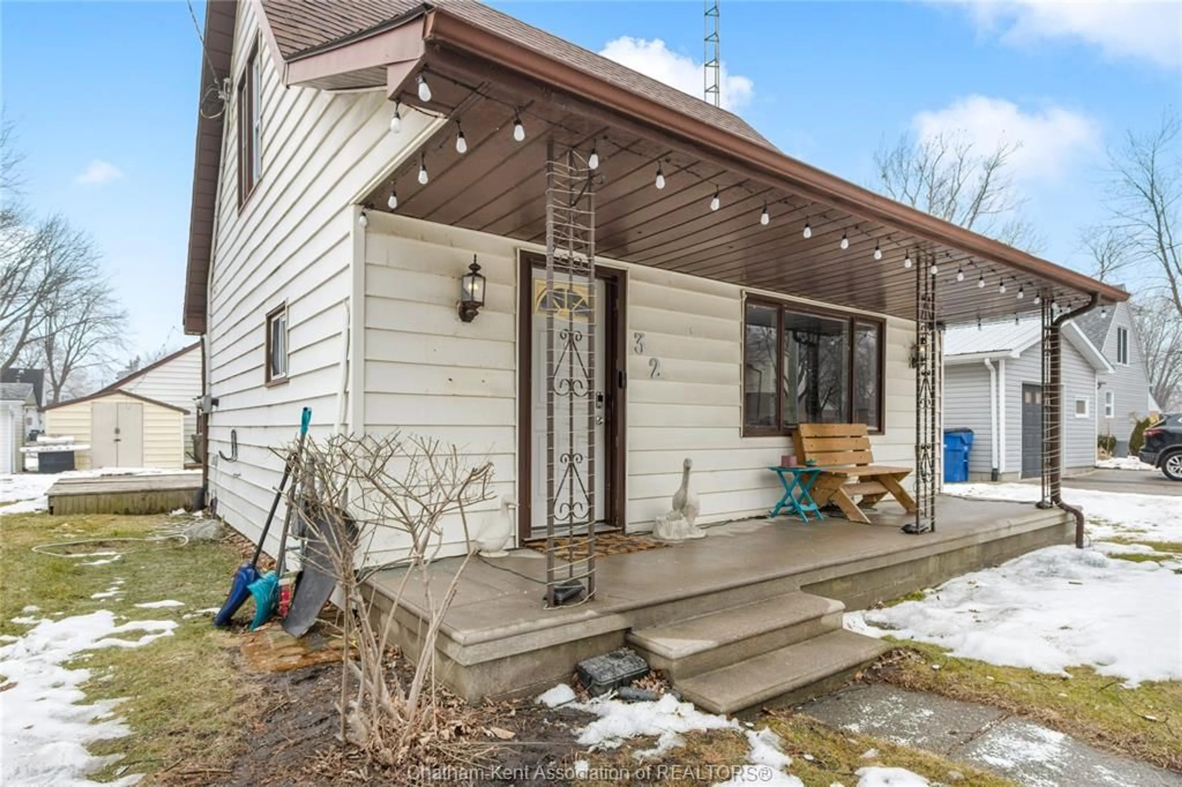 Home with vinyl exterior material, street for 32 ELLA St, Tilbury Ontario N0P 2L0