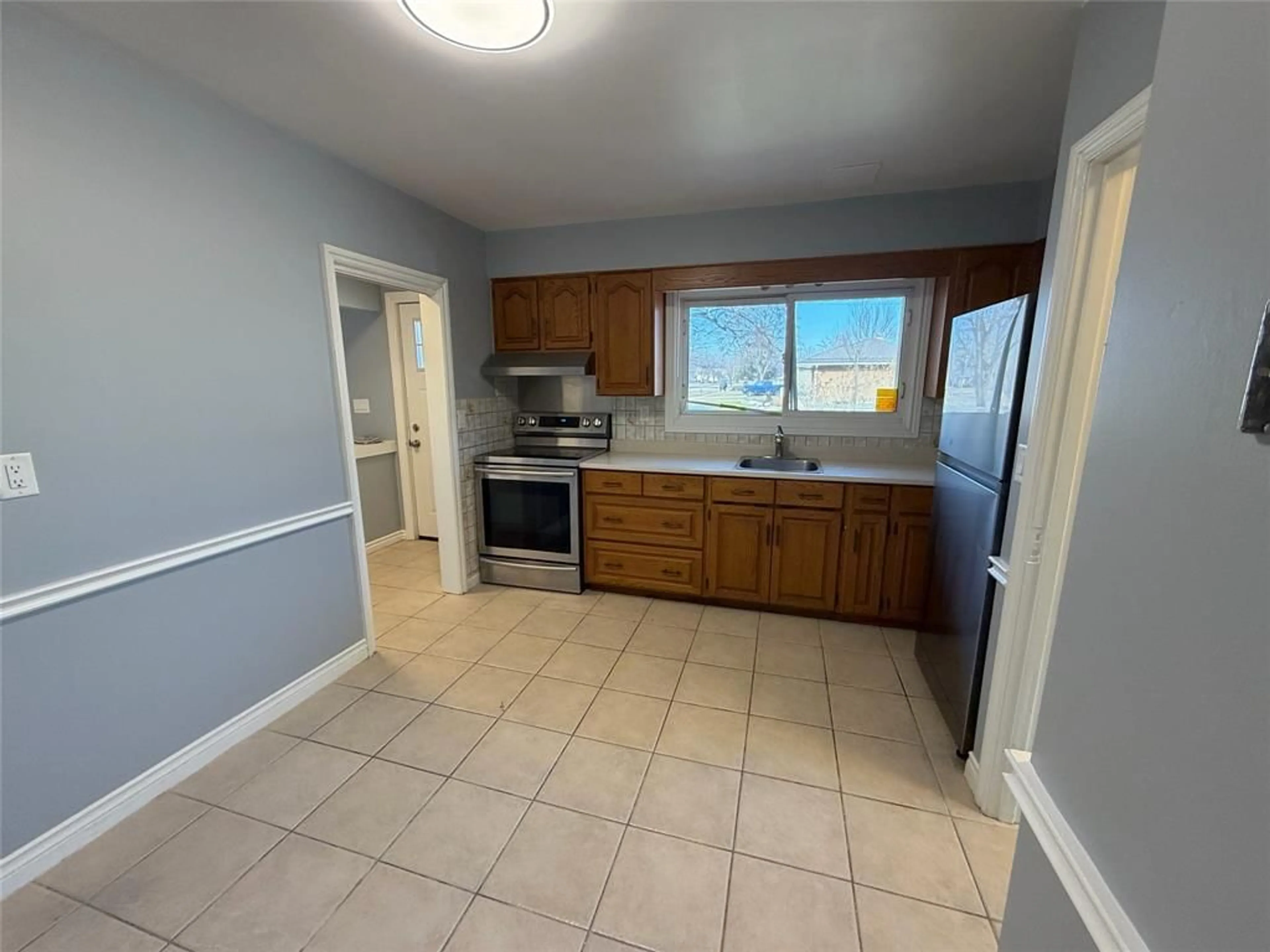 Unknown for 941 BENNETT St, Sarnia Ontario N7S 1A2