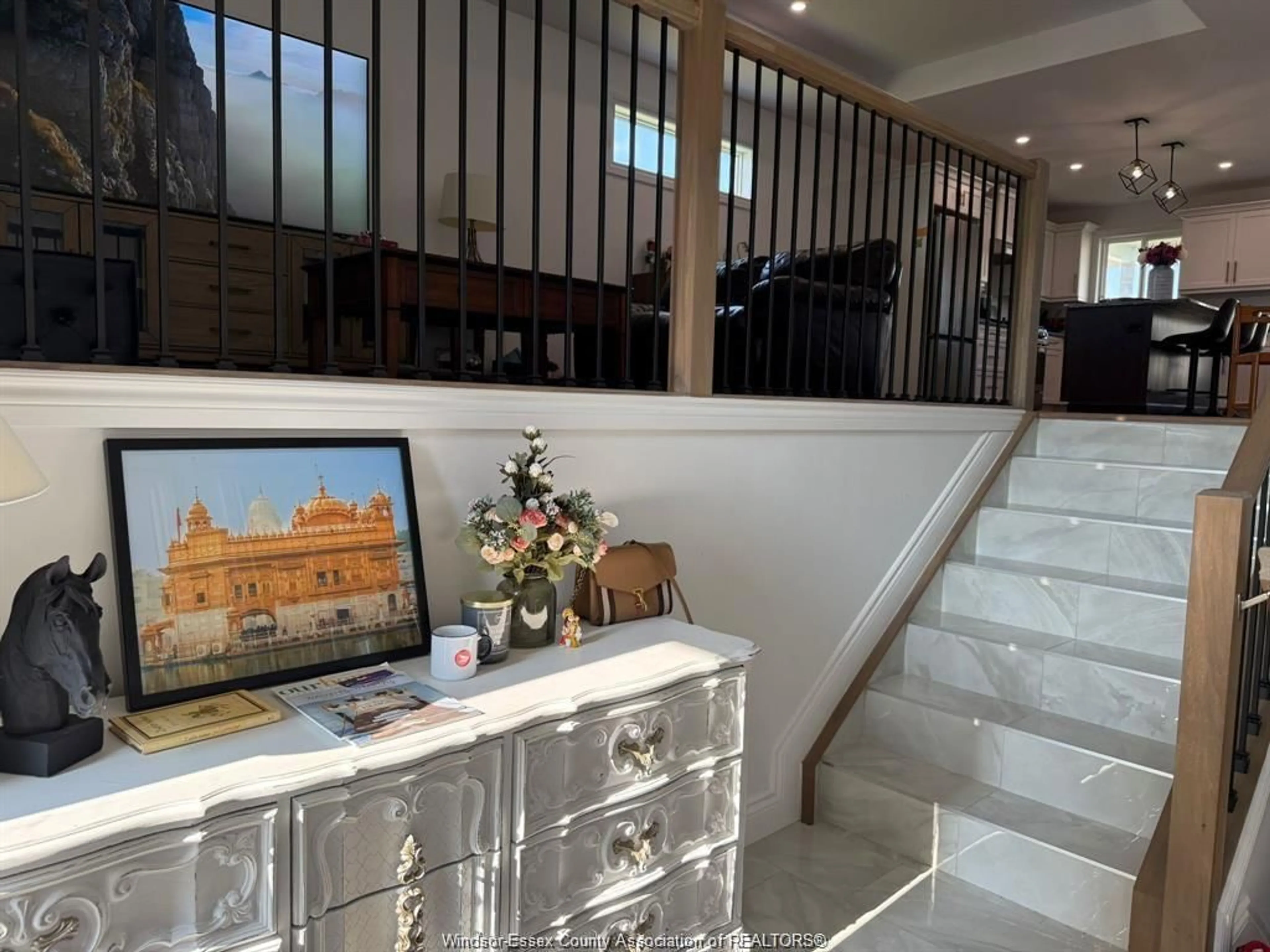 Lobby for 510 HARRIS, Amherstburg Ontario N9V 0A9