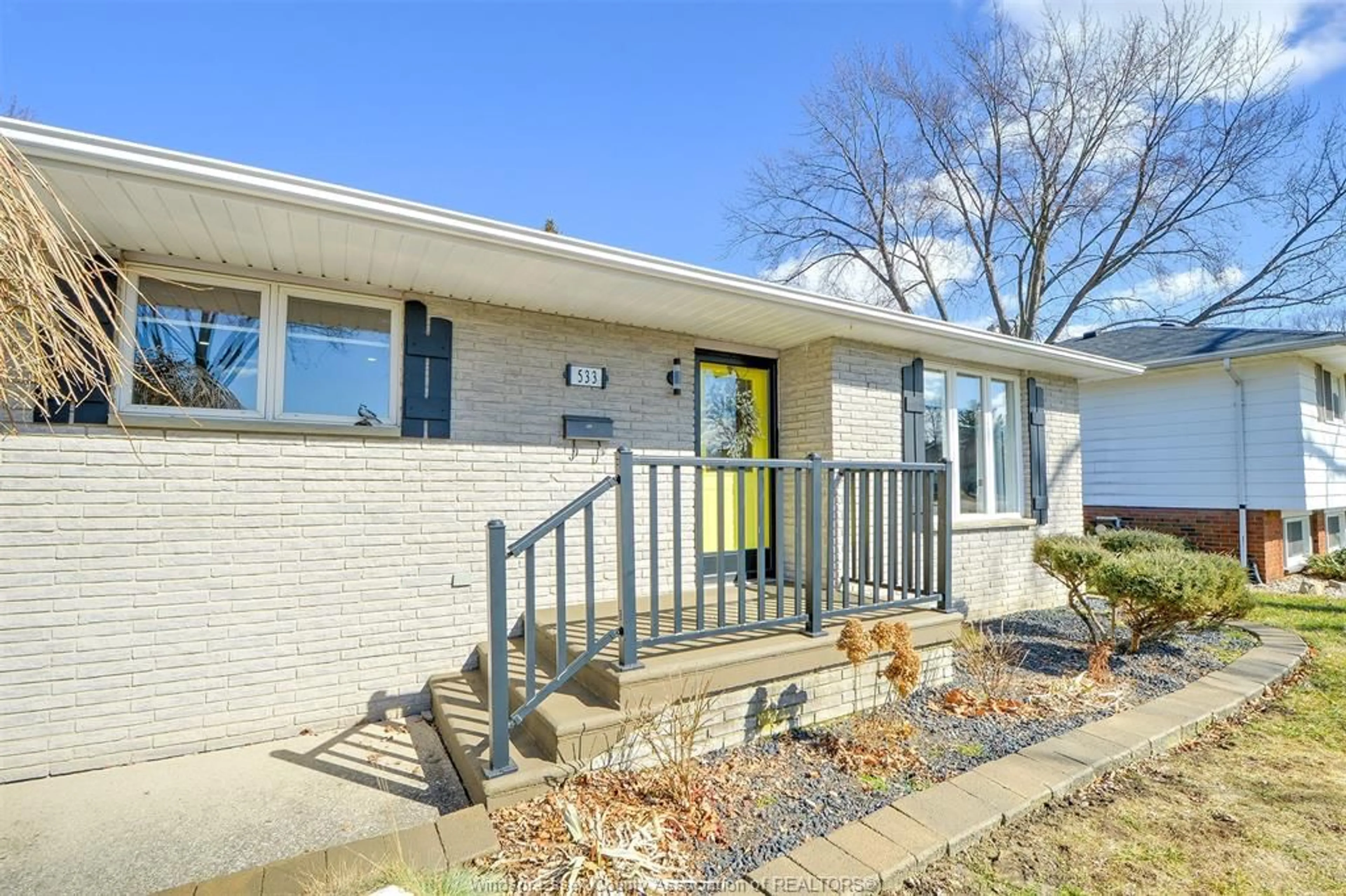 Home with brick exterior material, street for 533 Maple, LaSalle Ontario N9J 1P6