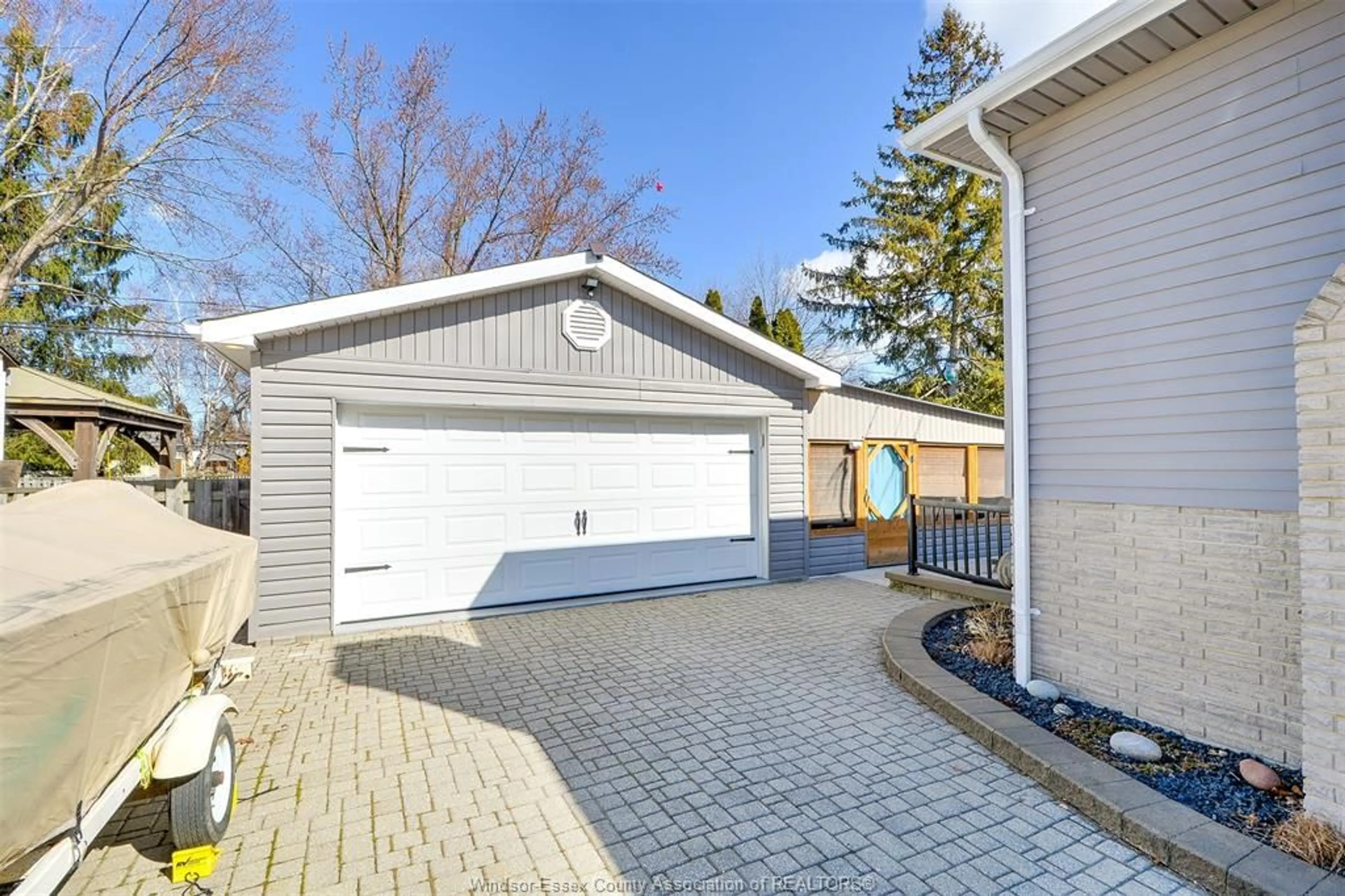 Unknown for 533 Maple, LaSalle Ontario N9J 1P6