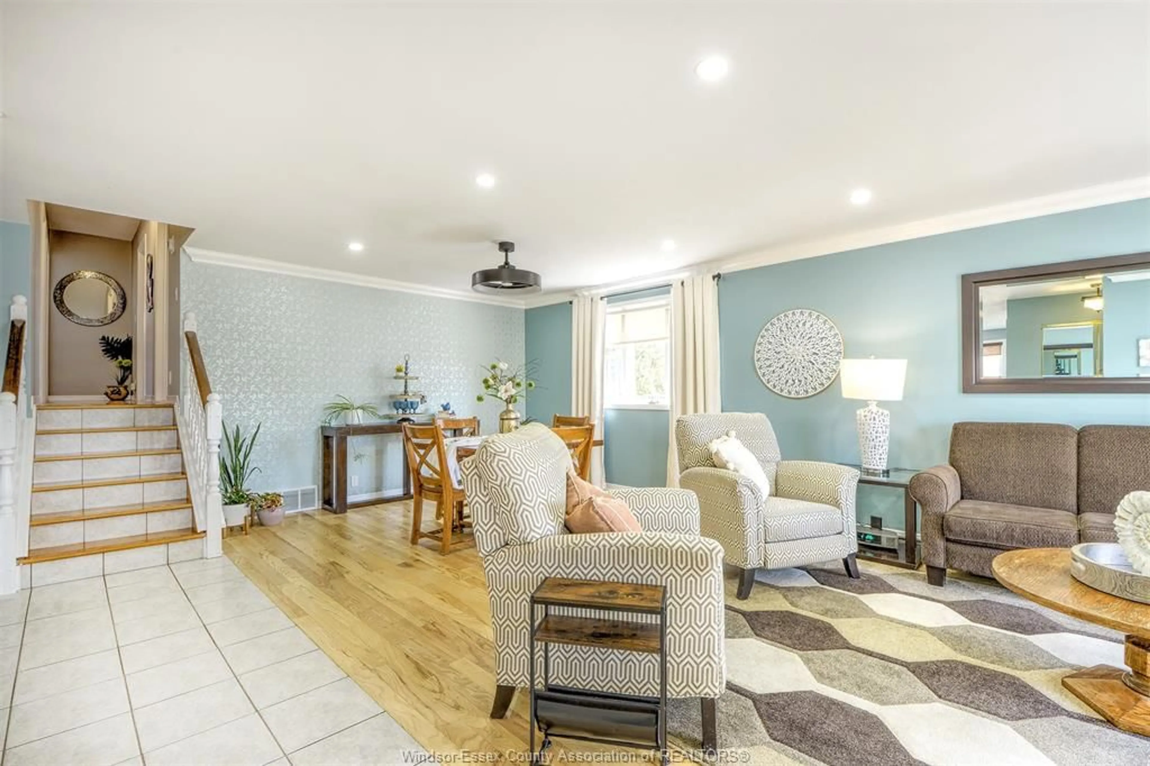 Living room with furniture, unknown for 533 Maple, LaSalle Ontario N9J 1P6