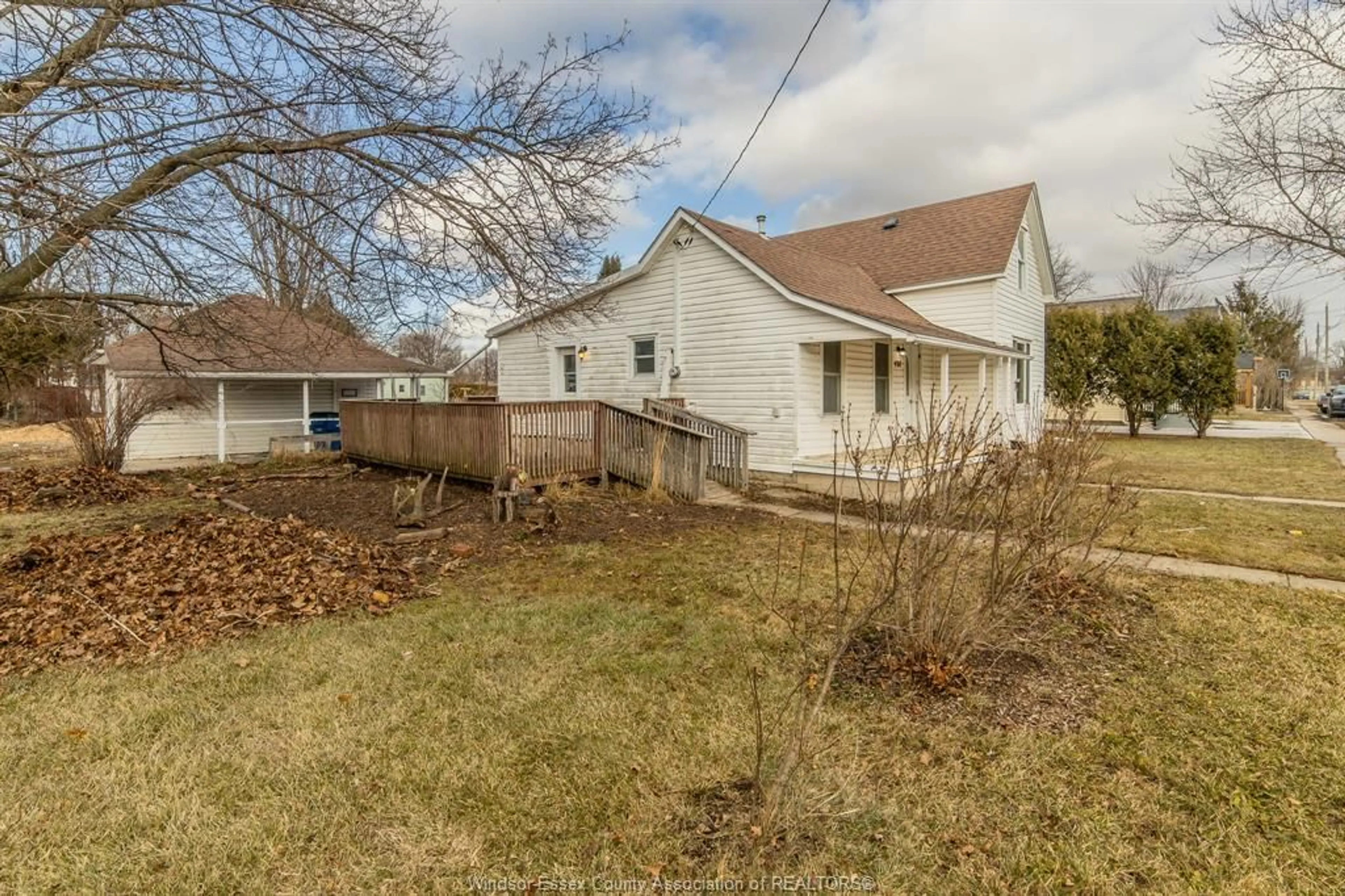 A pic from outside/outdoor area/front of a property/back of a property/a pic from drone, street for 480 BROWN St, Dresden Ontario N0P 1M0