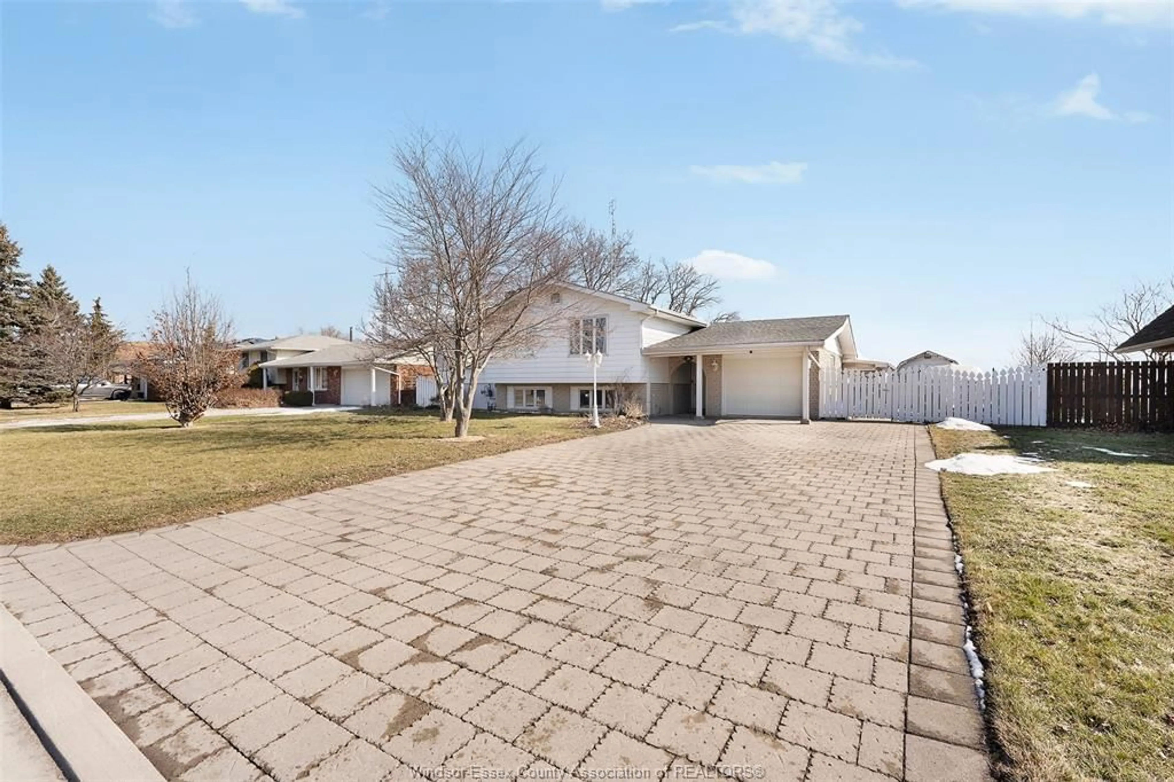 A pic from outside/outdoor area/front of a property/back of a property/a pic from drone, street for 26 LAWSON, Tilbury Ontario N0P 2L0