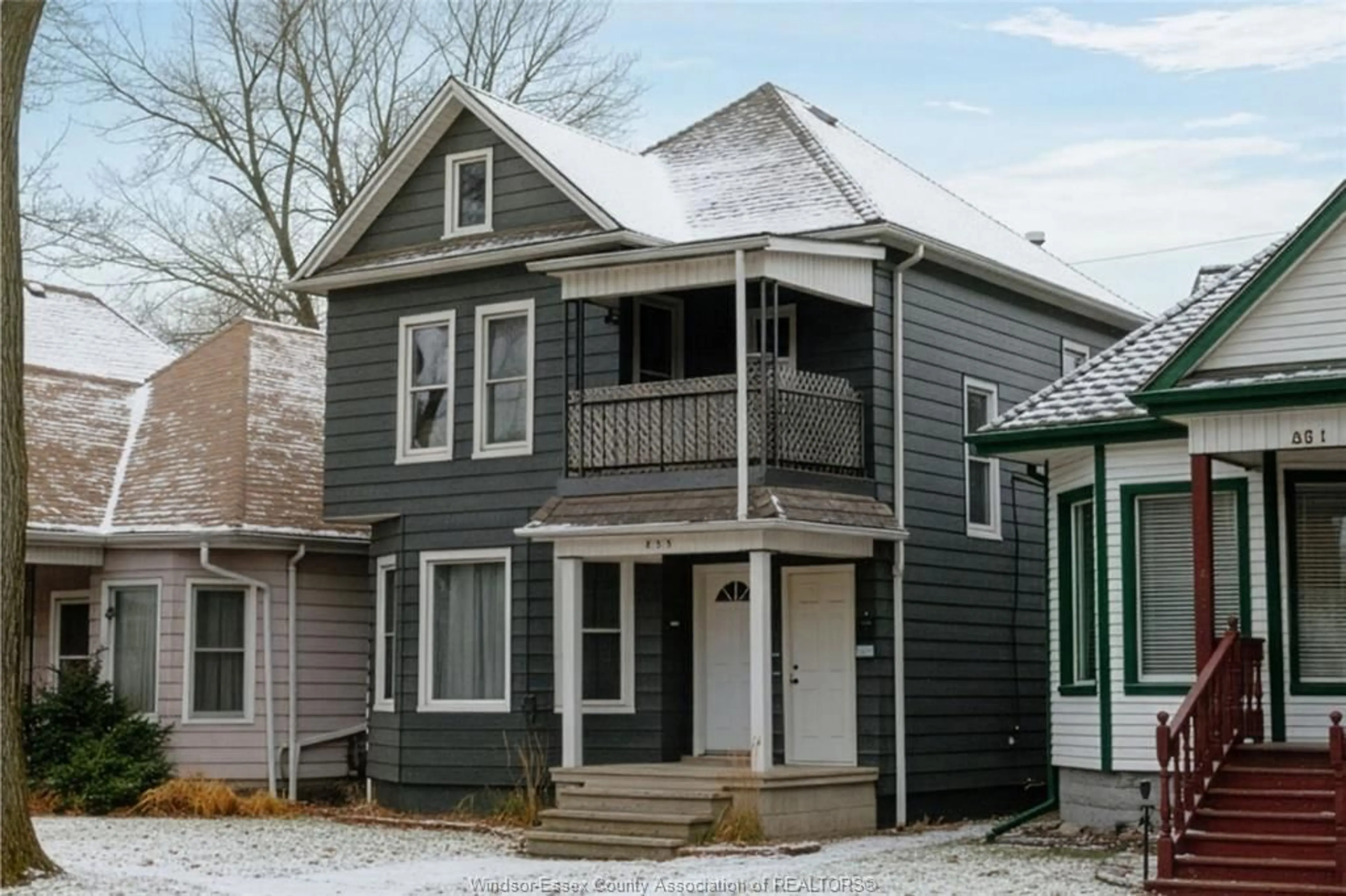 Home with vinyl exterior material, street for 855 LINCOLN Rd, Windsor Ontario N8Y 2G9