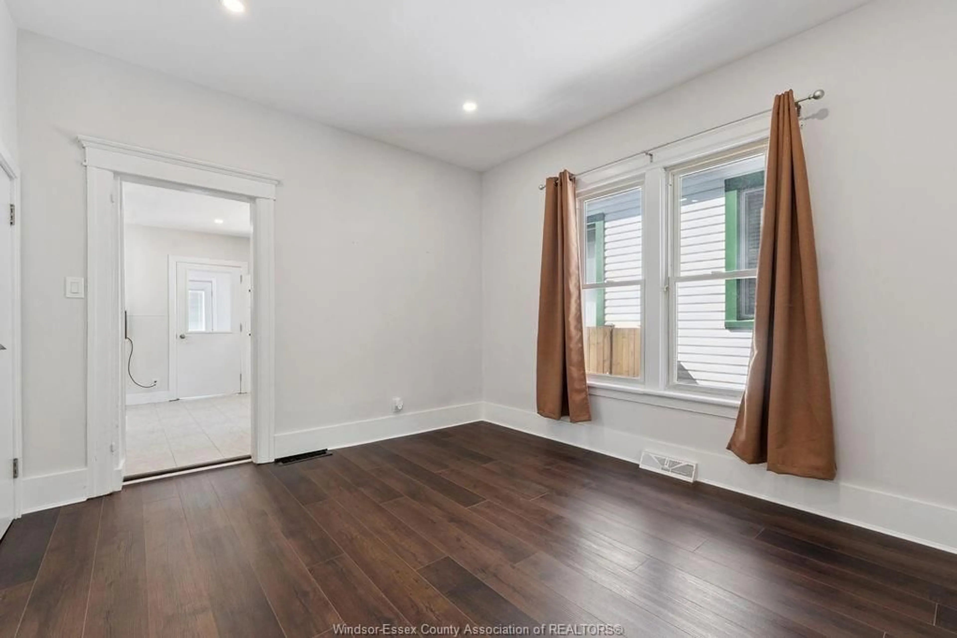 A pic of a room for 855 LINCOLN Rd, Windsor Ontario N8Y 2G9