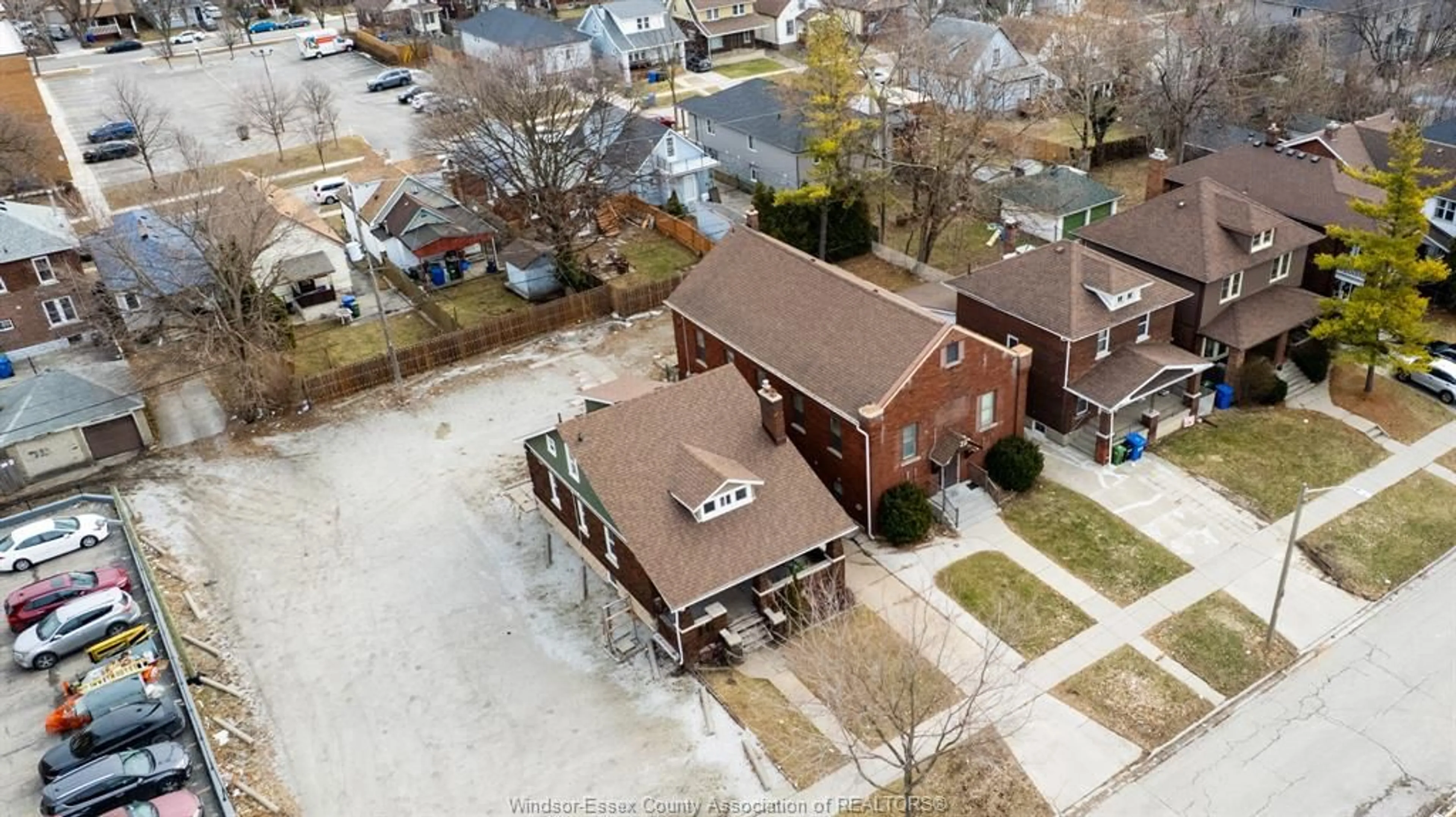 A pic from outside/outdoor area/front of a property/back of a property/a pic from drone, street for 636-644 PARTINGTON Ave, Windsor Ontario N9B 2N7
