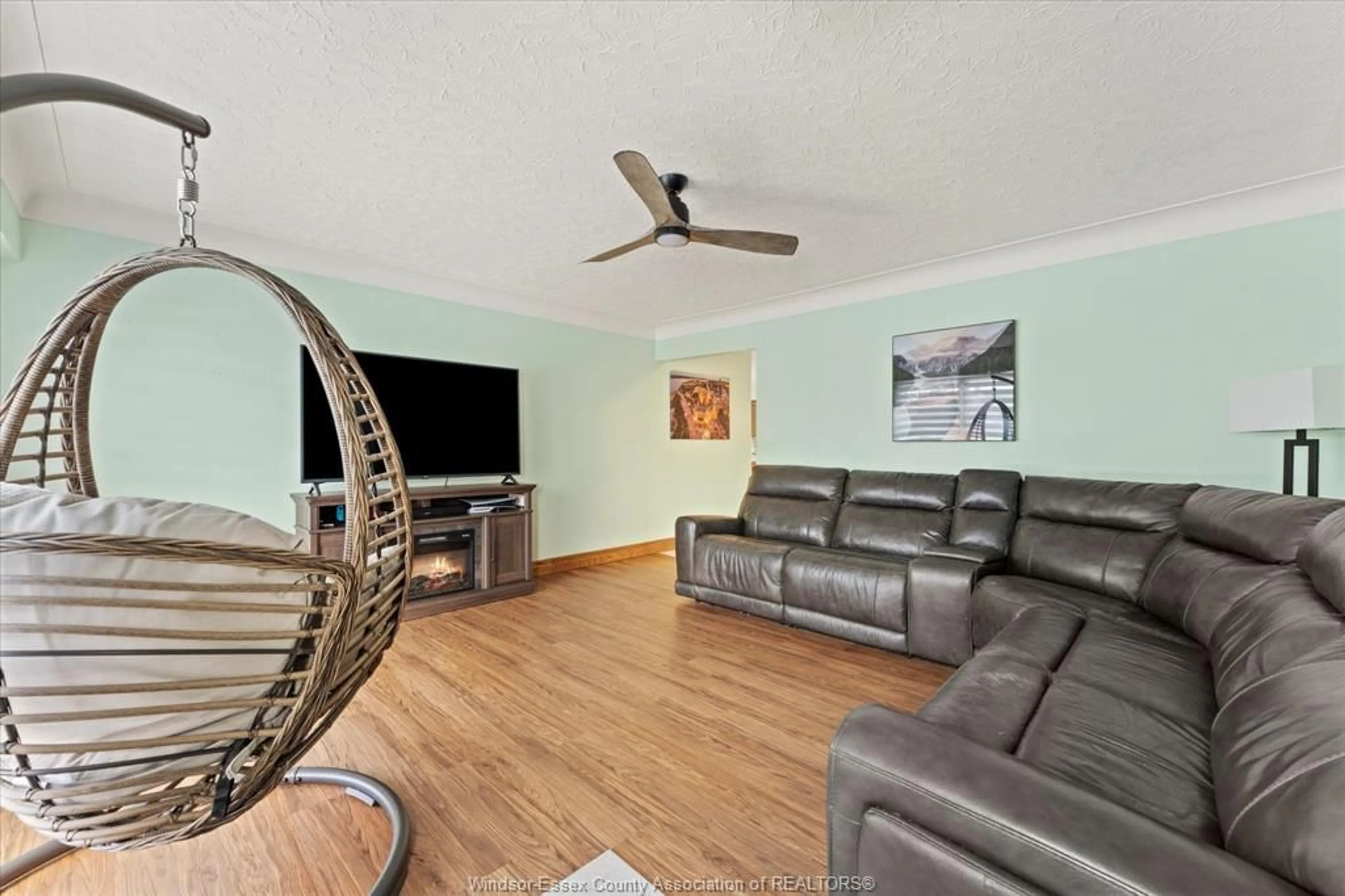 Living room with furniture, unknown for 22 ROGER St, Leamington Ontario N8H 3N9