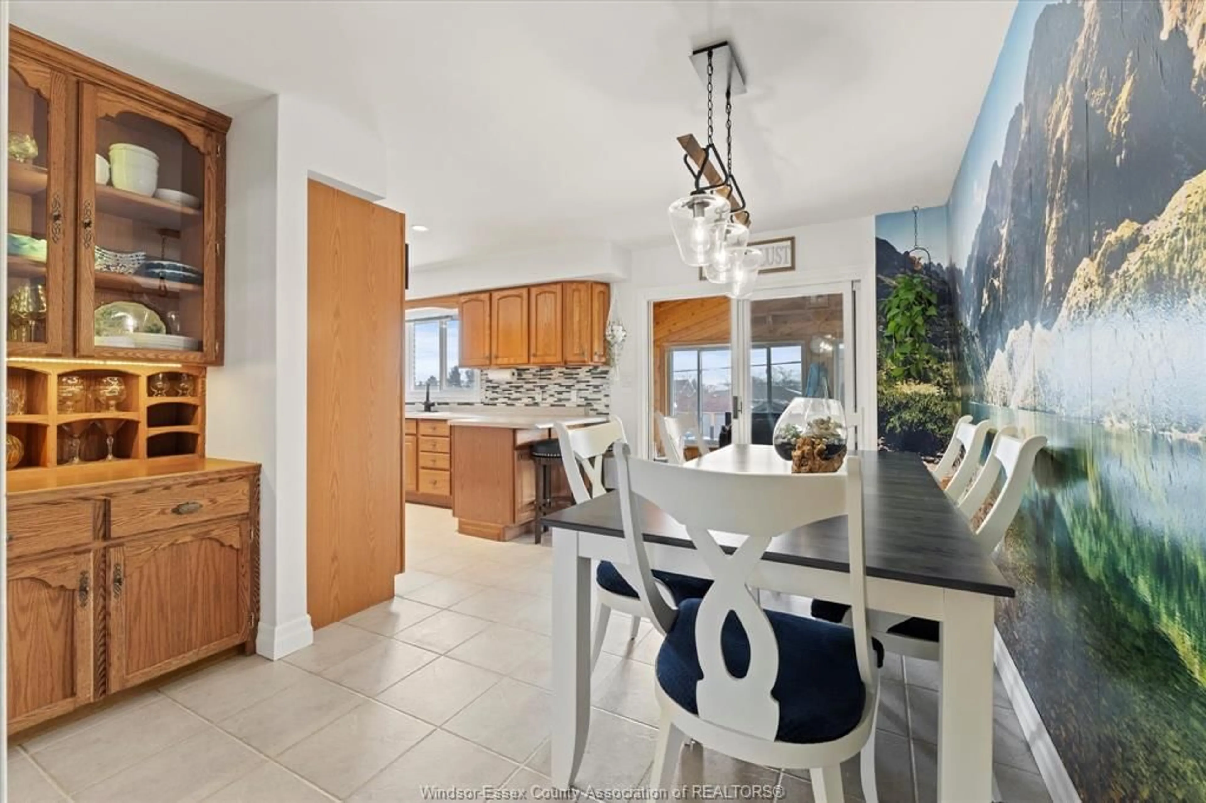 Open concept kitchen, ceramic/tile floor for 22 ROGER St, Leamington Ontario N8H 3N9