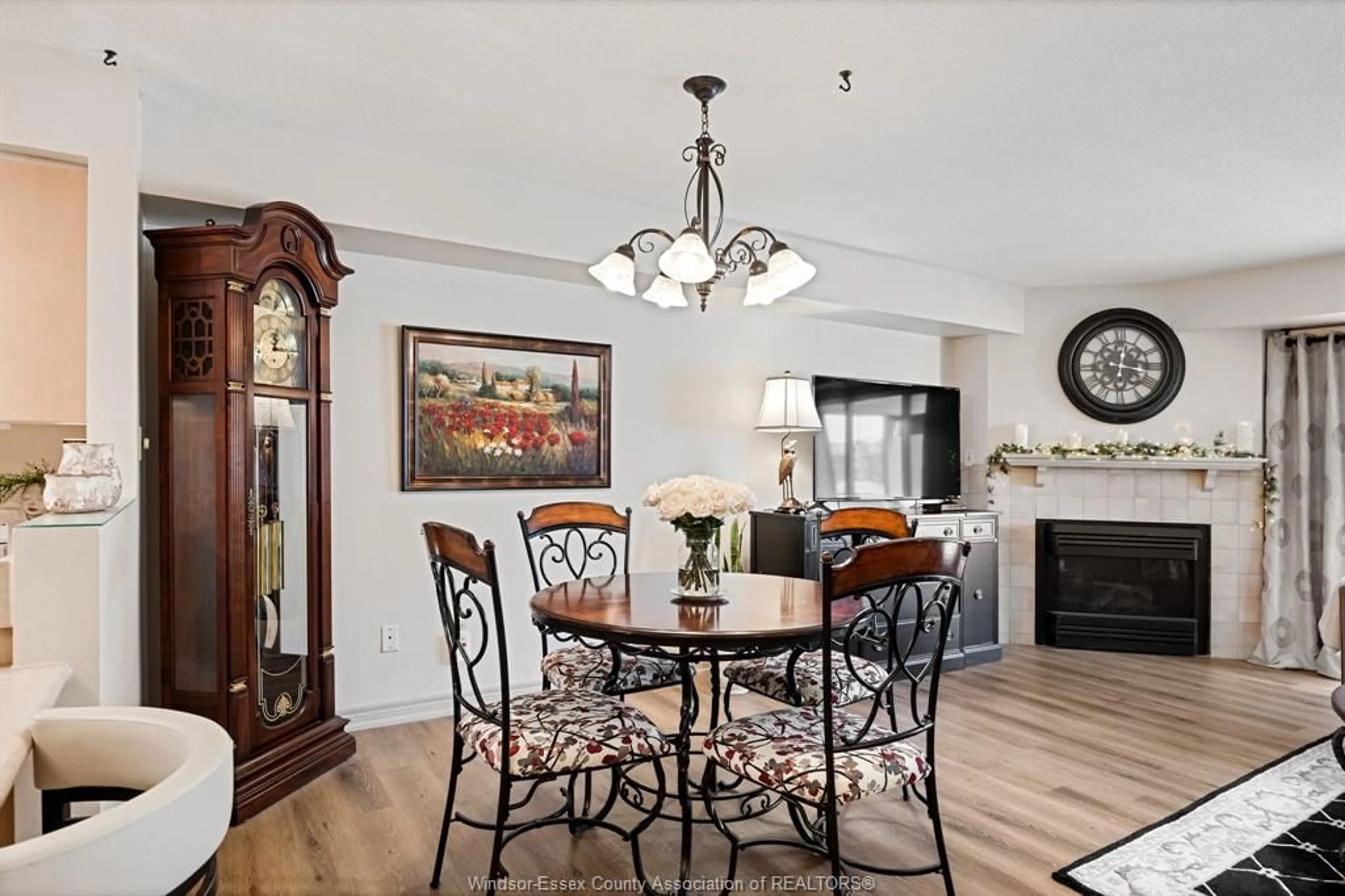 Dining room, unknown for 1995 NORMANDY #301A, LaSalle Ontario N9H 1P9