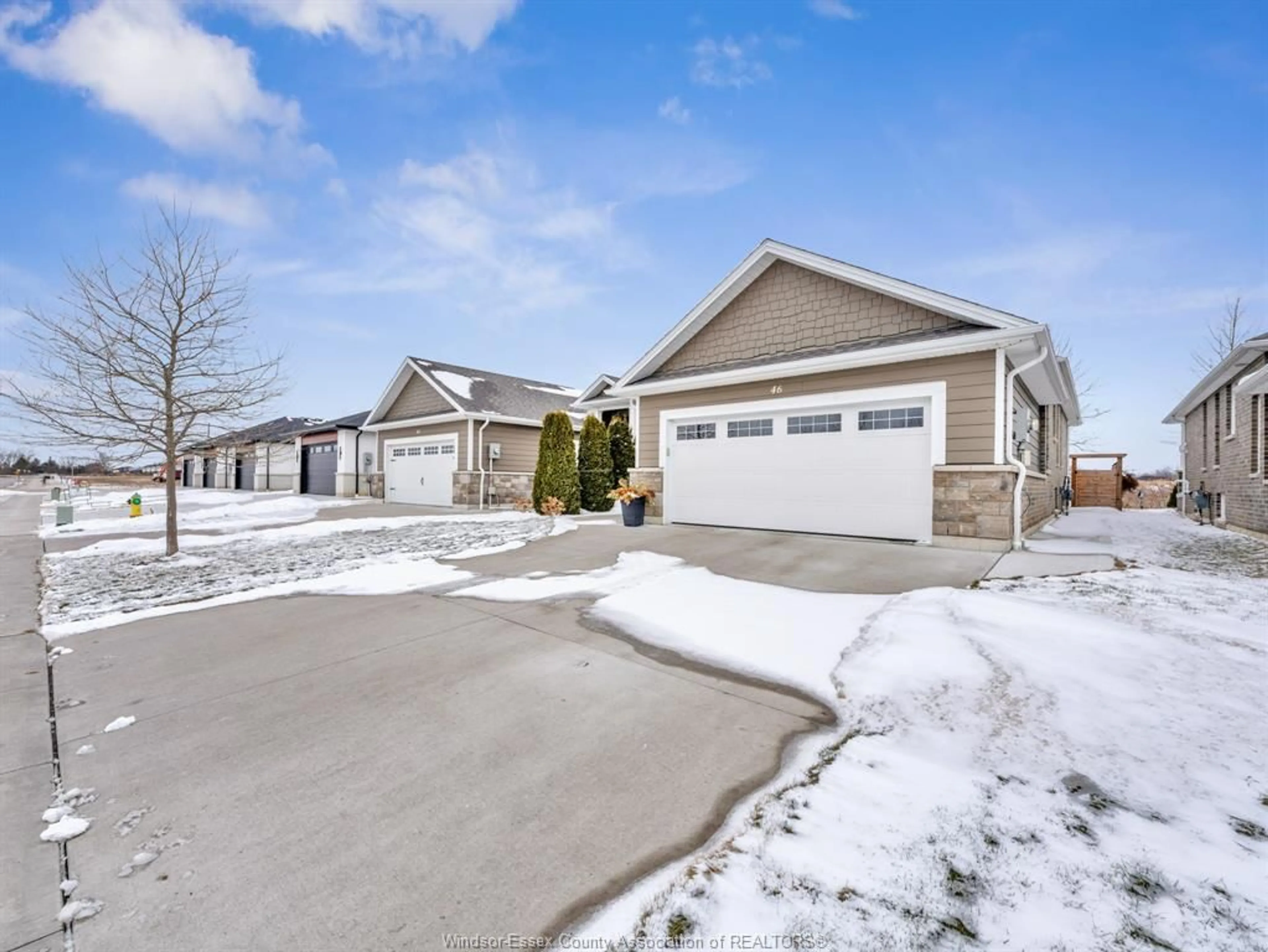 Indoor garage for 46 DESTINY Dr, Leamington Ontario N8H 0E1