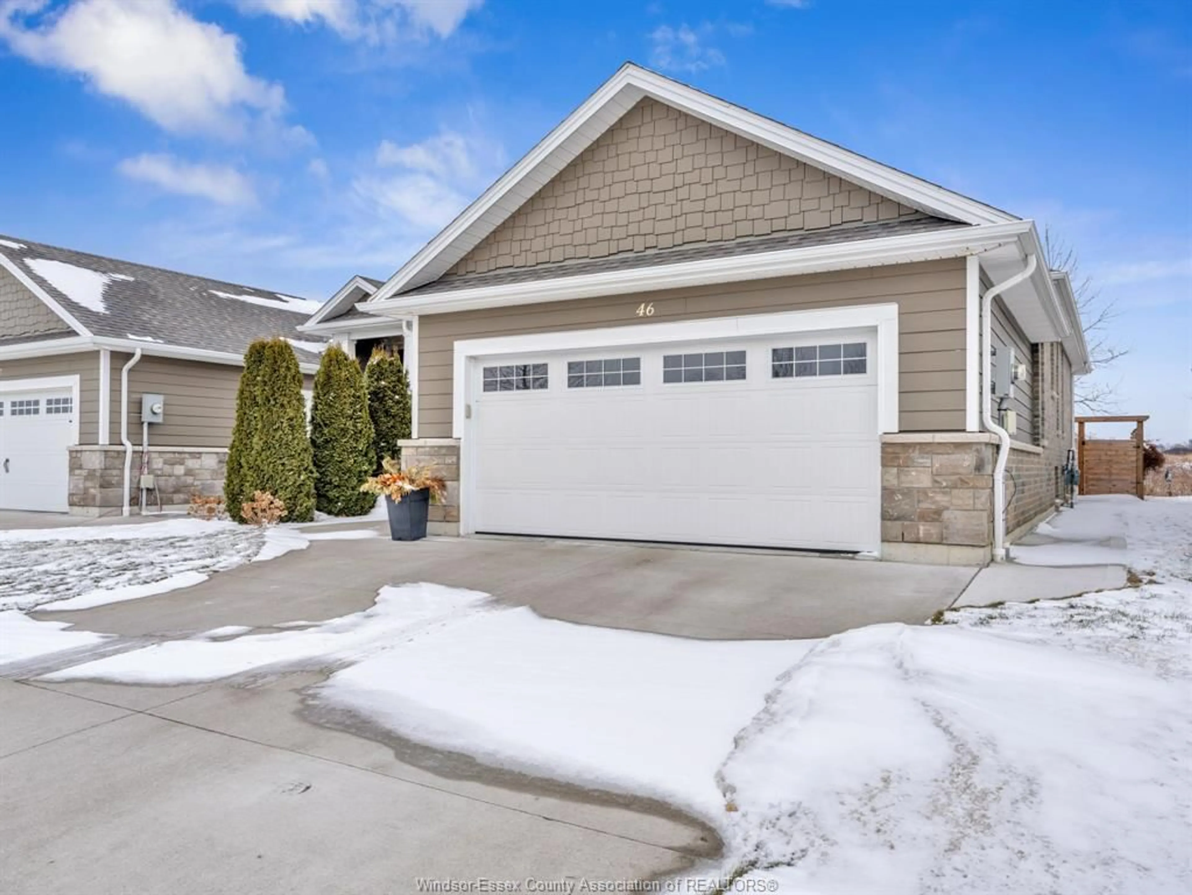 Indoor garage for 46 DESTINY Dr, Leamington Ontario N8H 0E1