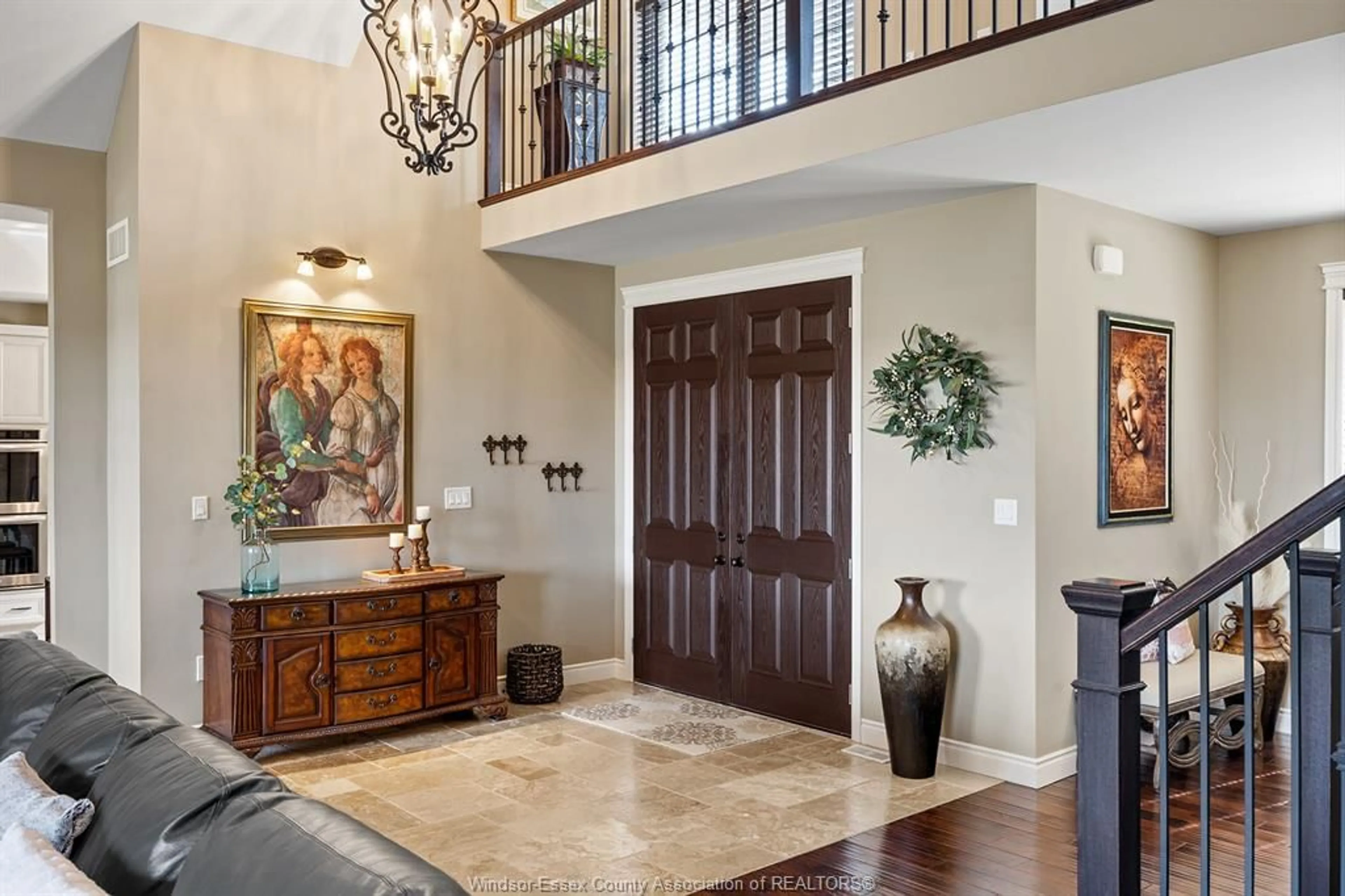 Indoor entryway for 4976 4TH CONCESSION, Essex Ontario N0R 1G0