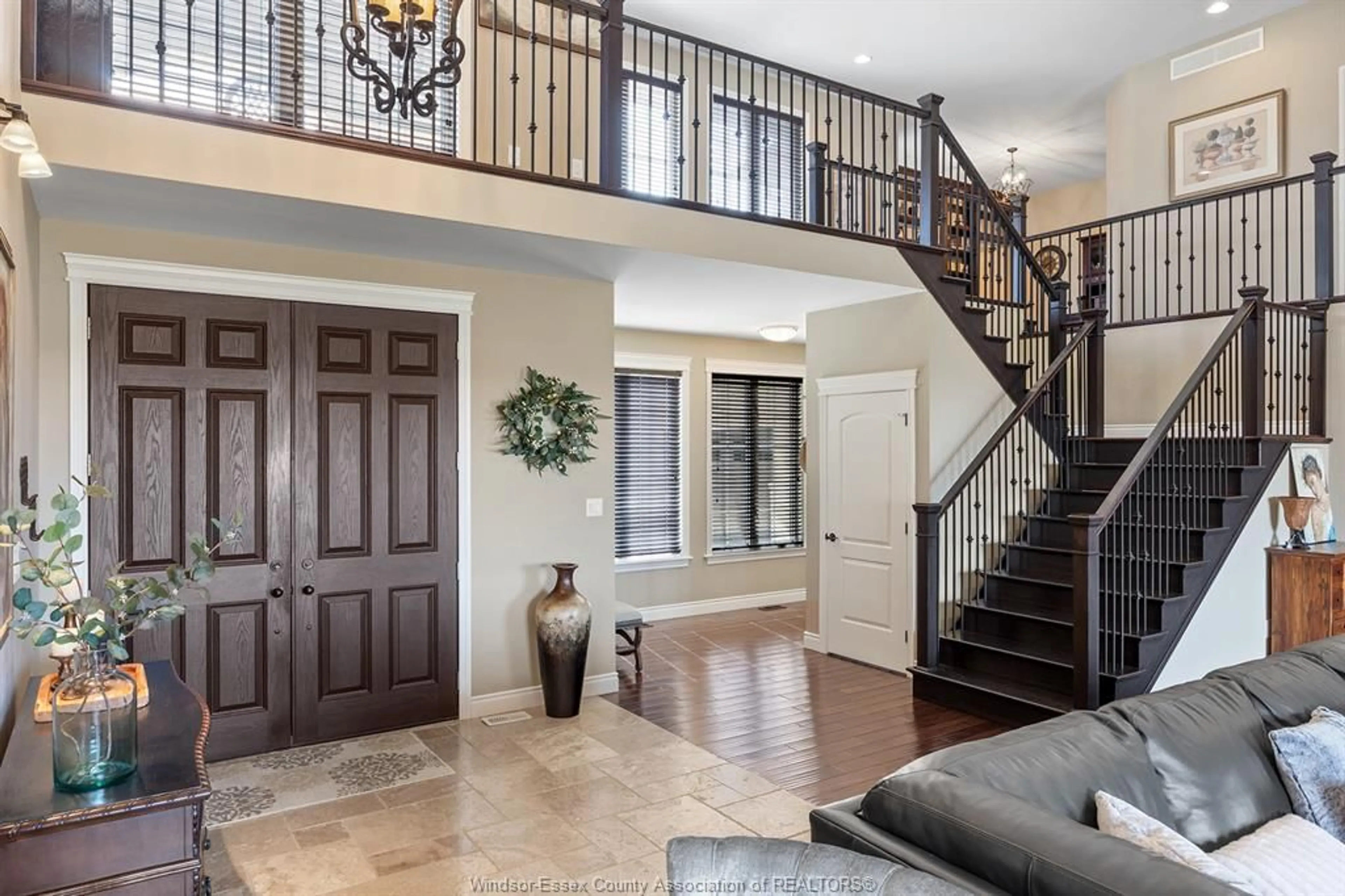 Indoor entryway for 4976 4TH CONCESSION, Essex Ontario N0R 1G0