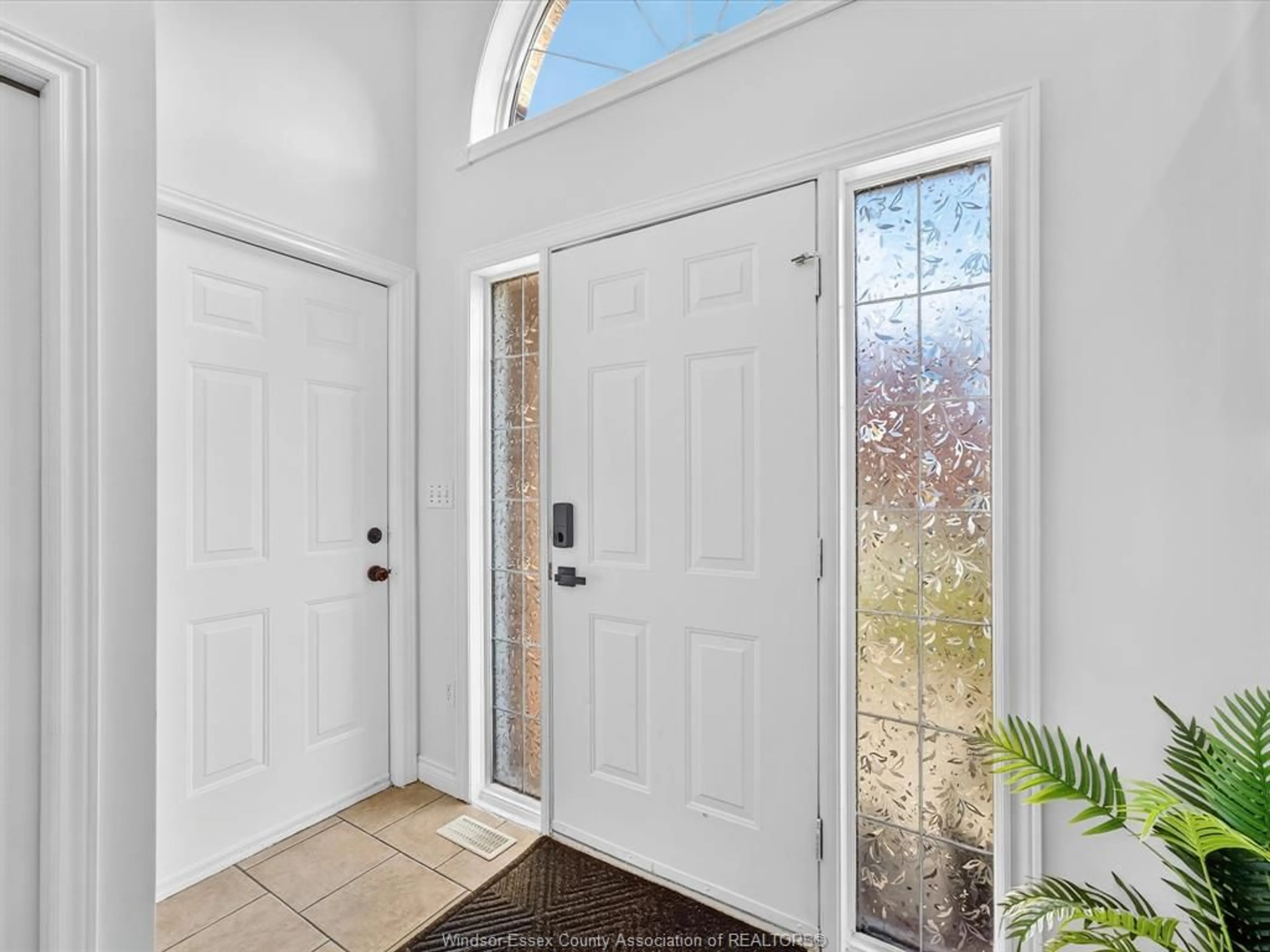 Indoor entryway for 3859 CLARA Ave, Windsor Ontario N9E 4X6