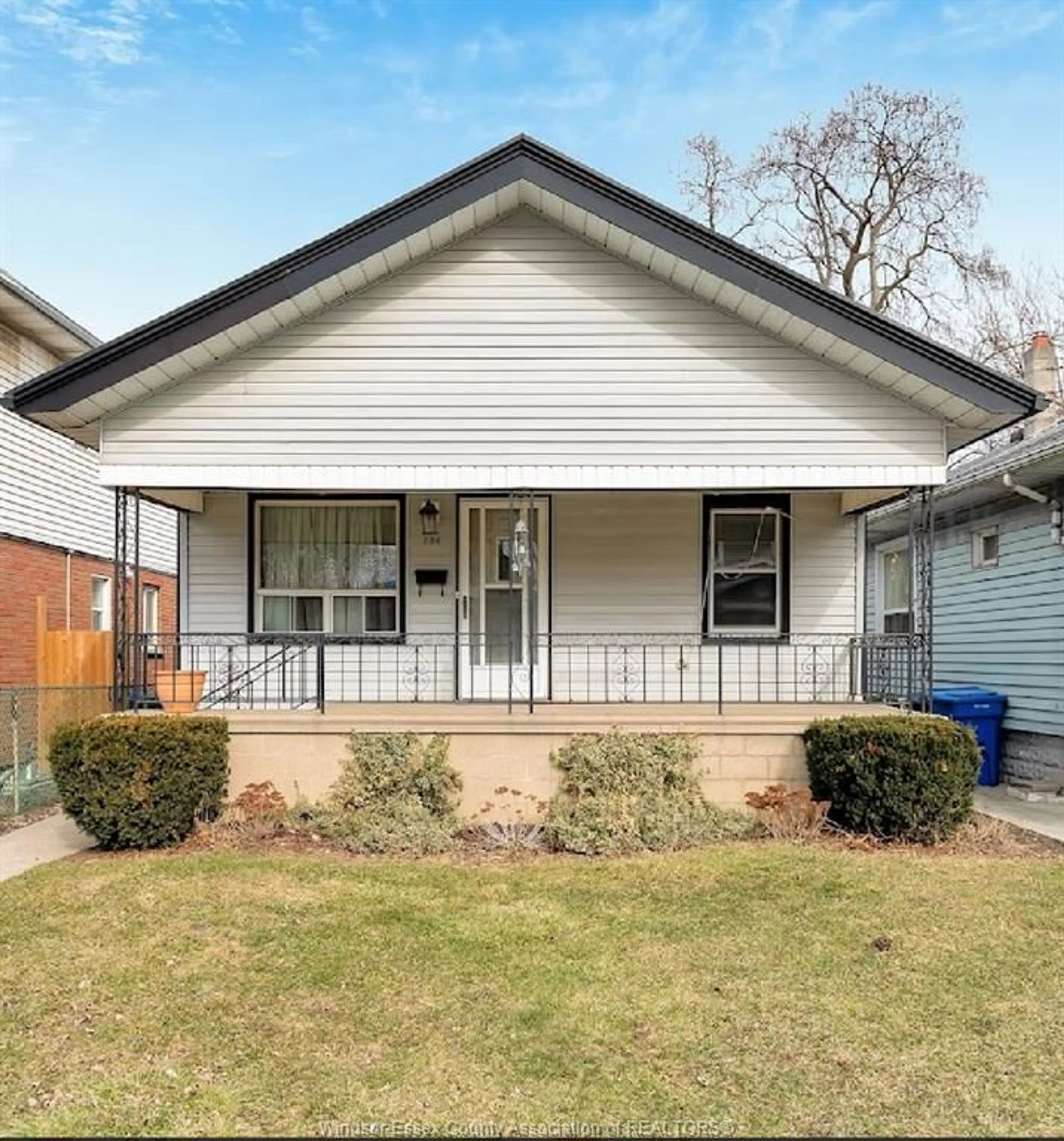 Home with vinyl exterior material, street for 336 JOSEPHINE Ave, Windsor Ontario N9B 2L1