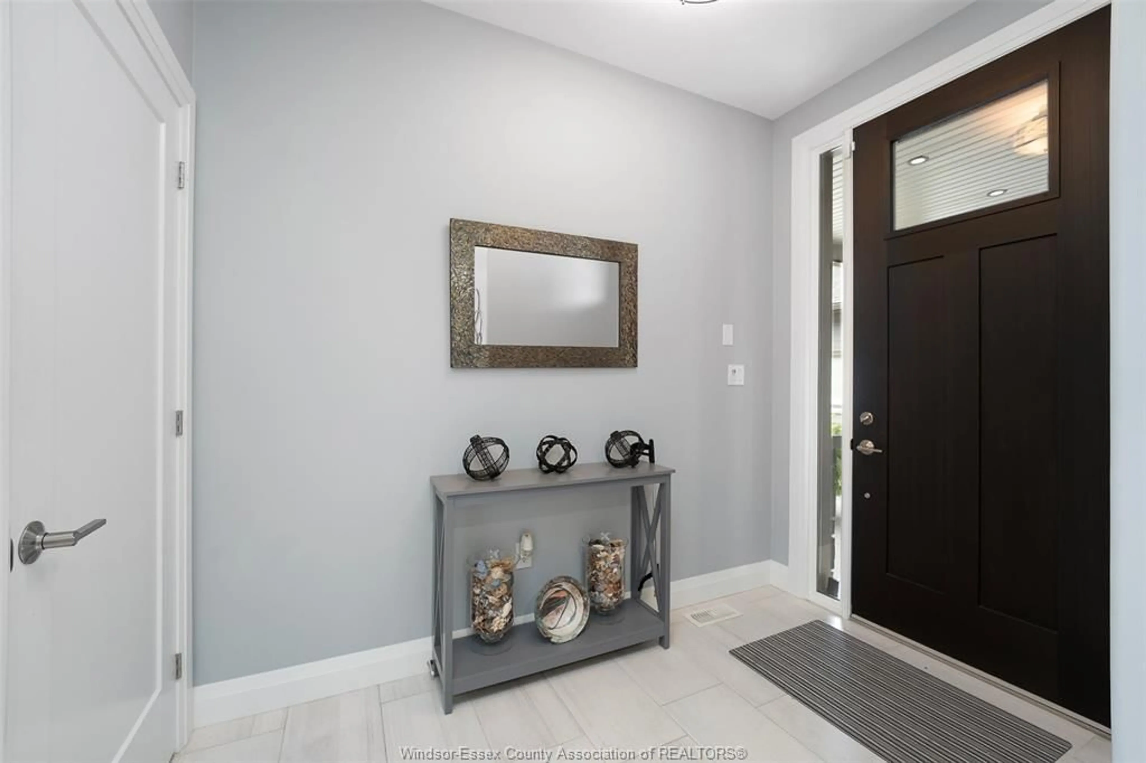 Indoor entryway for 3935 ORA St, Windsor Ontario N9G 0B3