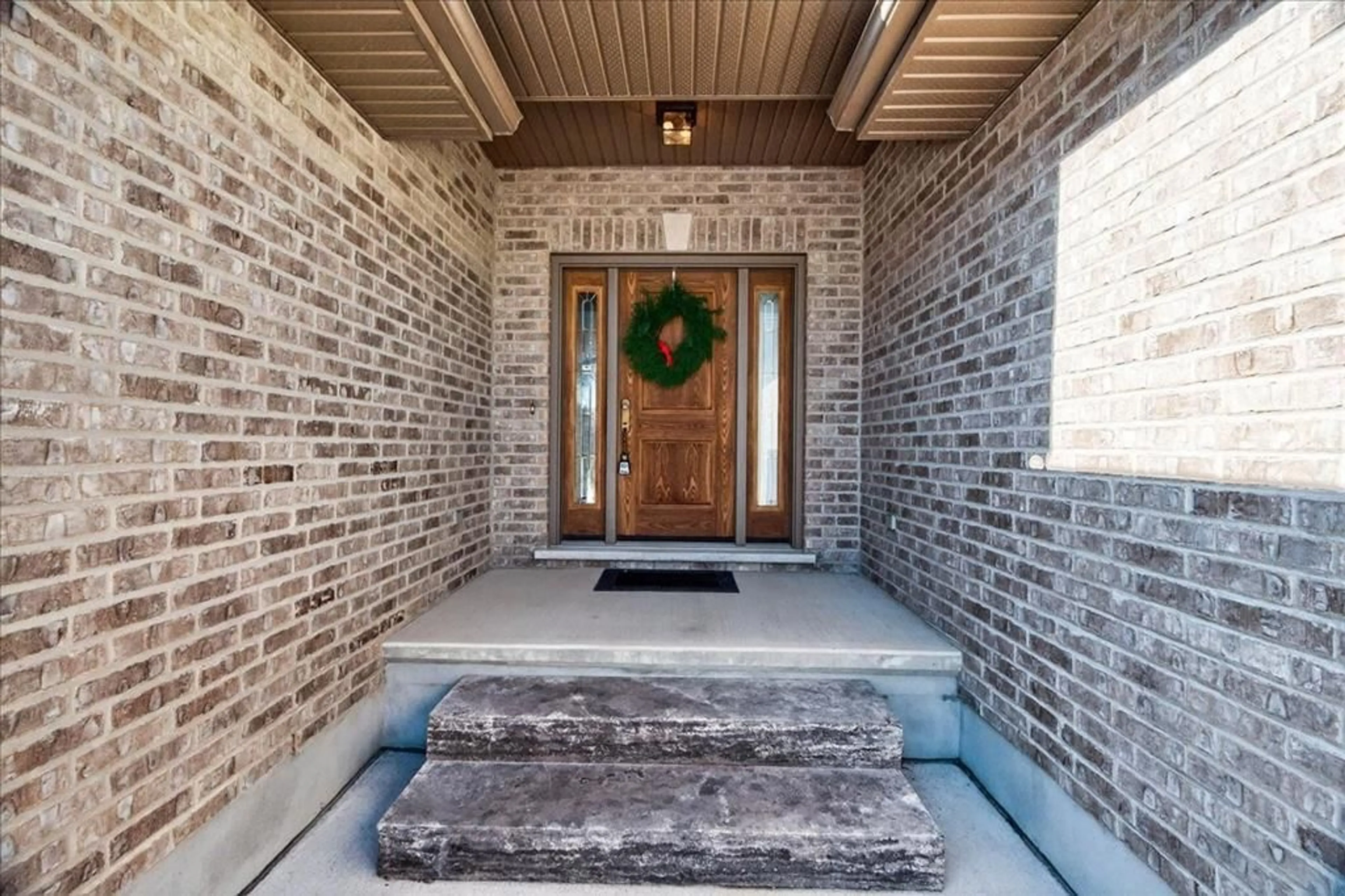 Indoor entryway for 12 MCKINLAY Ave, Lambton Shores Ontario N0N 1J0