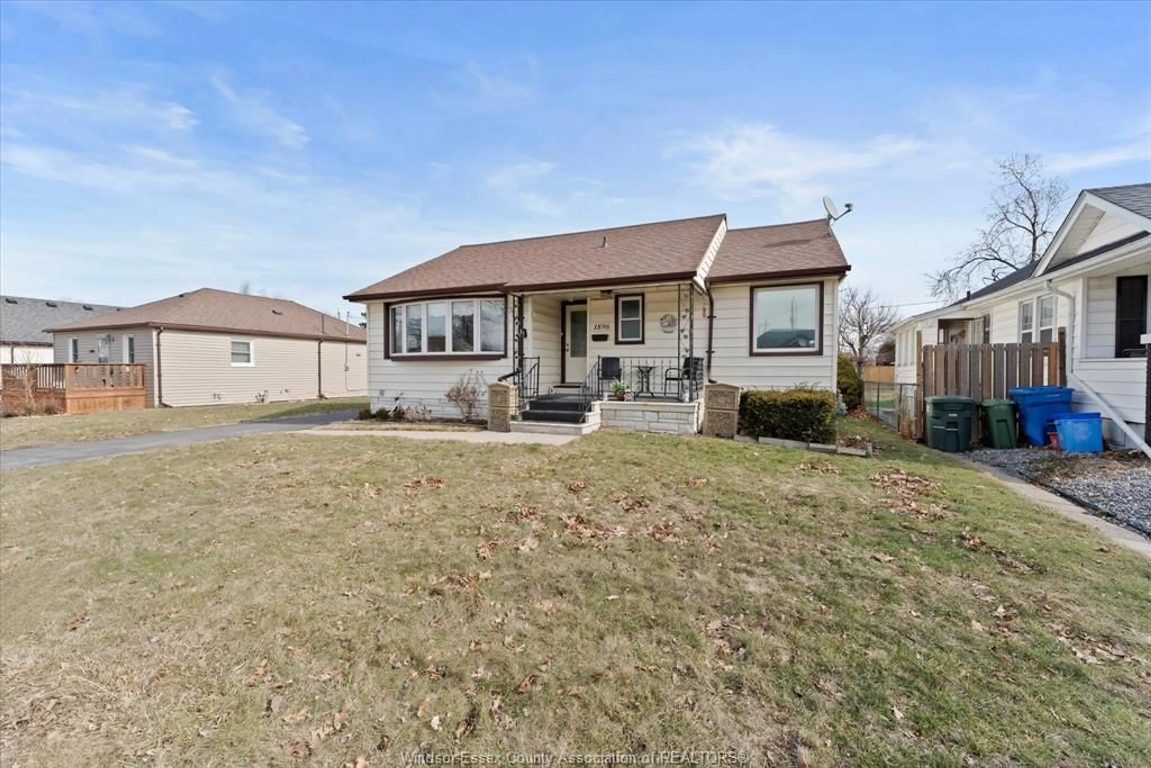 Home with vinyl exterior material, street for 1896 BUCKINGHAM Dr, Windsor Ontario N8T 2A8