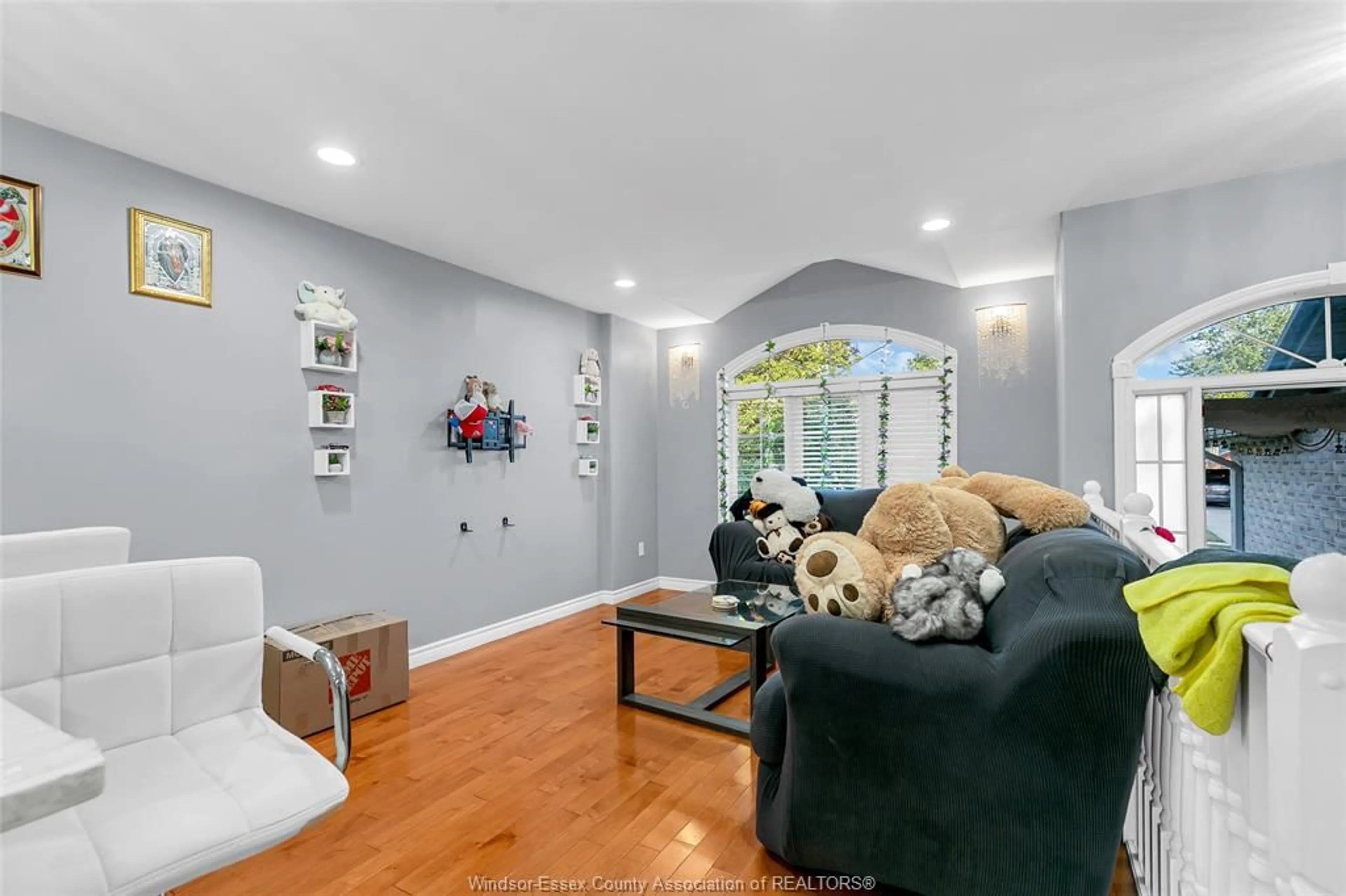 Living room with furniture, ceramic/tile floor for 4681 FONTANA, Windsor Ontario N9A 3E1