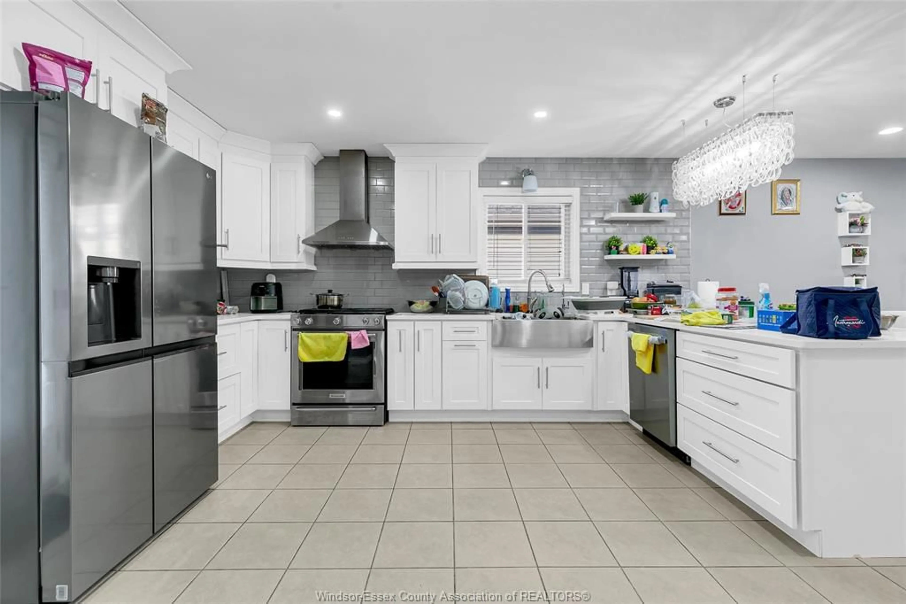 Open concept kitchen, ceramic/tile floor for 4681 FONTANA, Windsor Ontario N9A 3E1