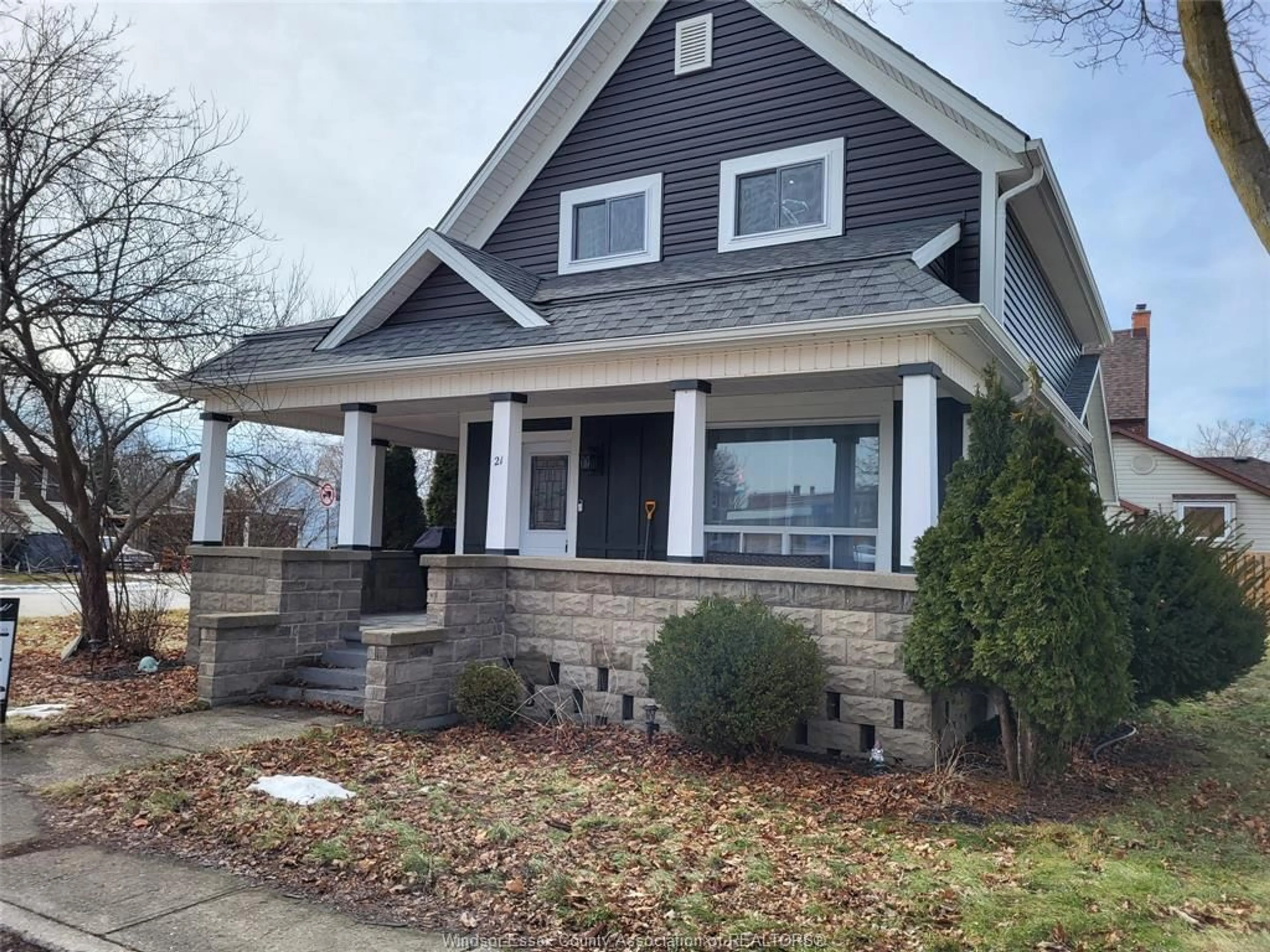 Home with vinyl exterior material, street for 21 ALICE St, Thamesville Ontario N0P 2K0