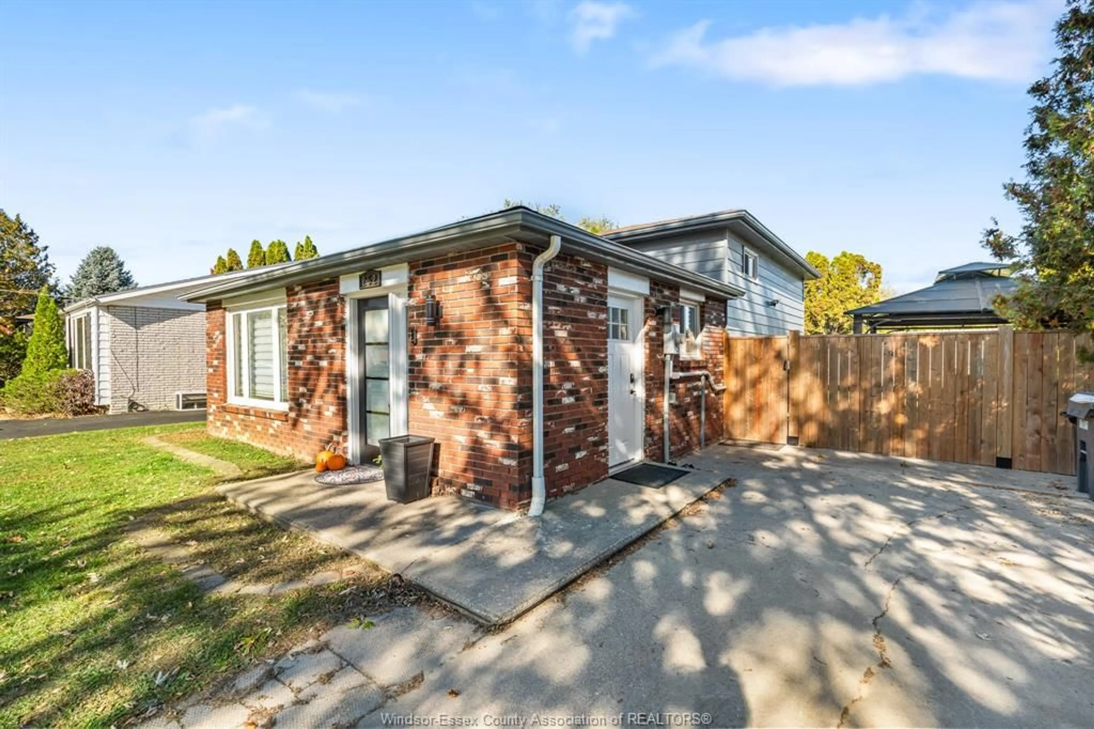 Home with brick exterior material, street for 252 Murdoch, Harrow Ontario N0R 1G0