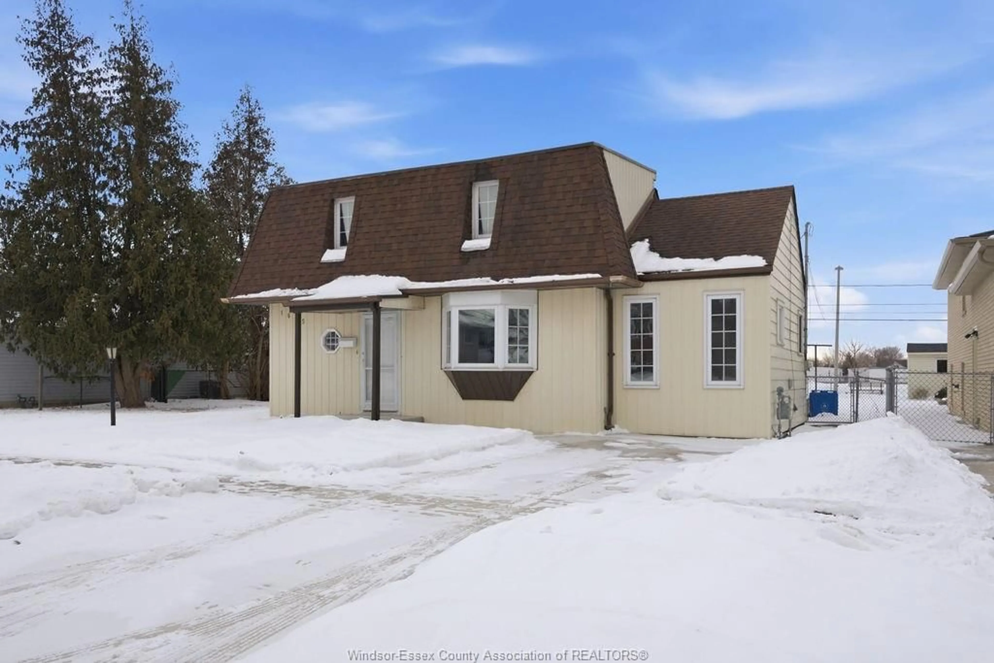 Unknown for 1655 MARK AVE, Windsor Ontario N9B 3G5