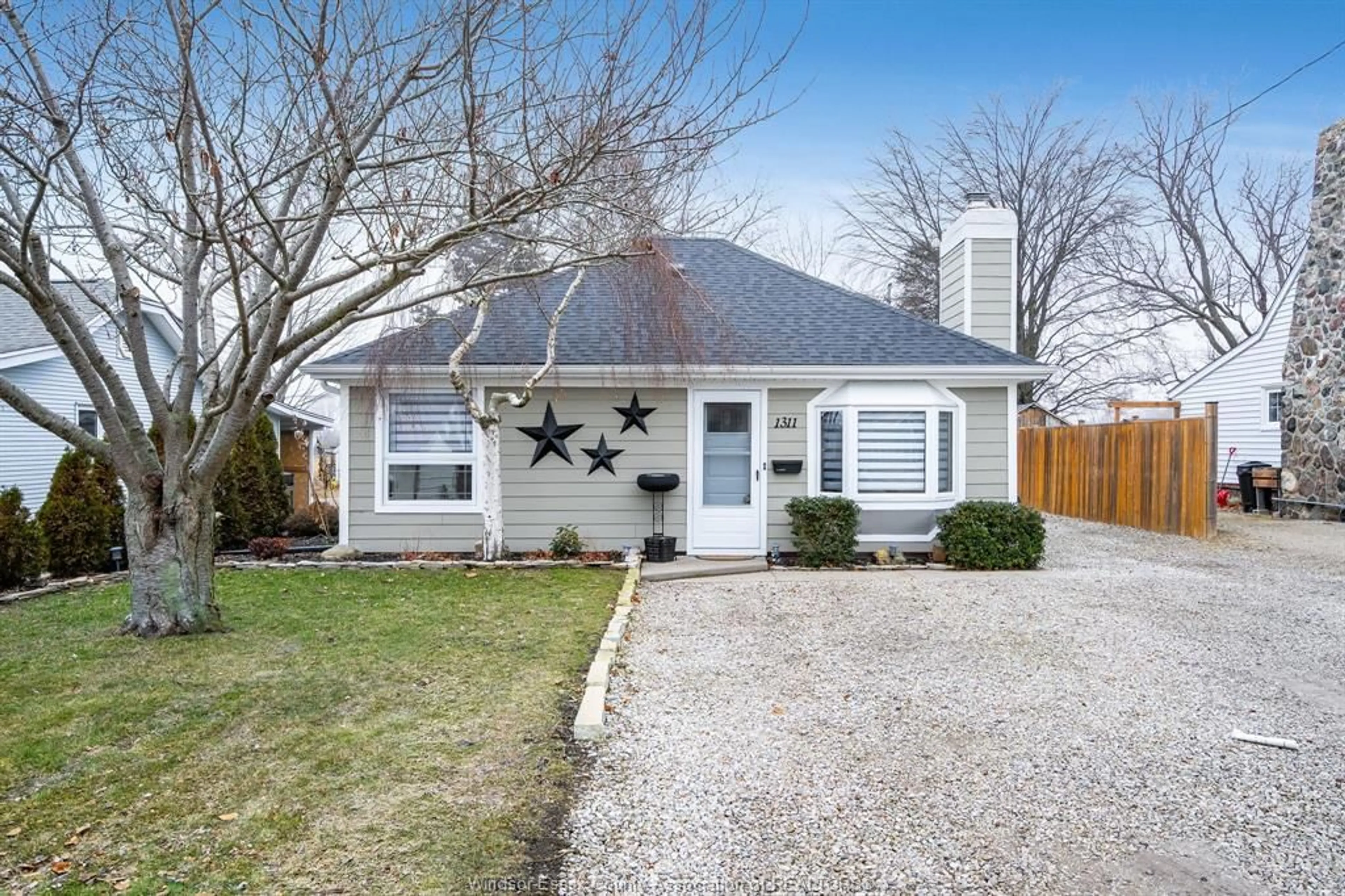 Home with vinyl exterior material, street for 1311 Clovelly Dr, Kingsville Ontario N9Y 2P3