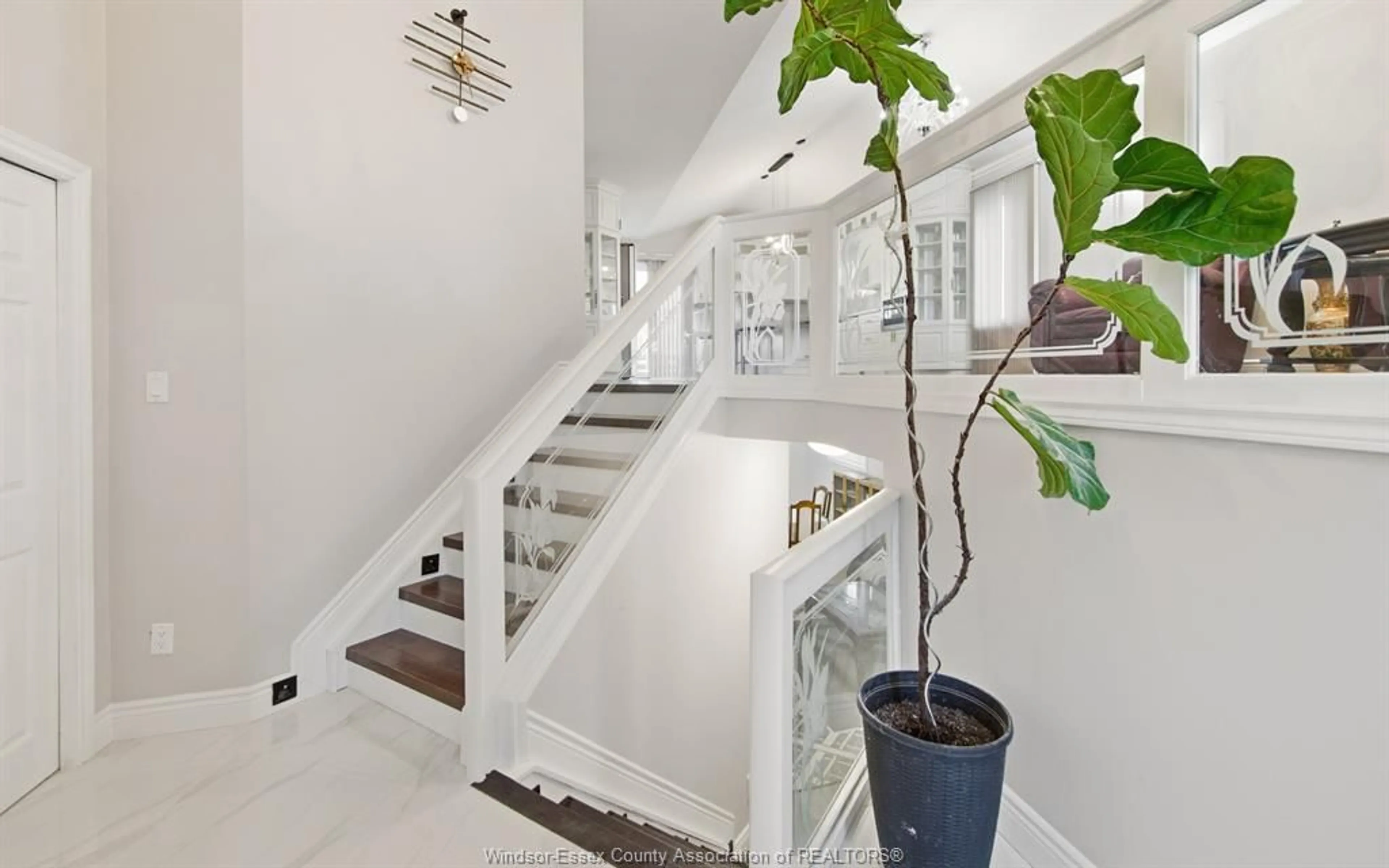 Indoor foyer for 2820 Wildberry Cres, Tecumseh Ontario N9K 1C2