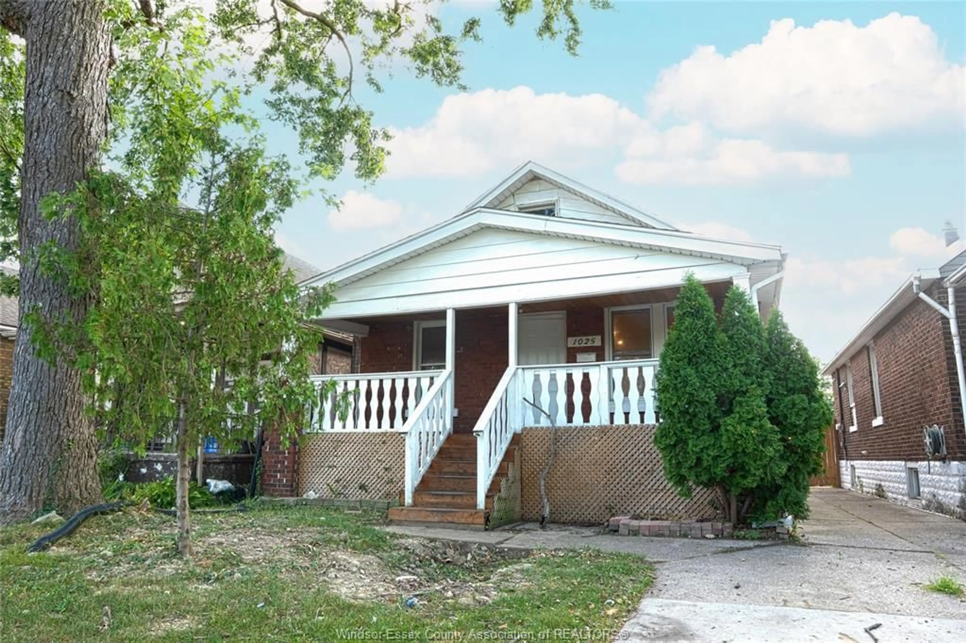 Home with brick exterior material, street for 1025 CURRY Ave, Windsor Ontario N9B 2A6