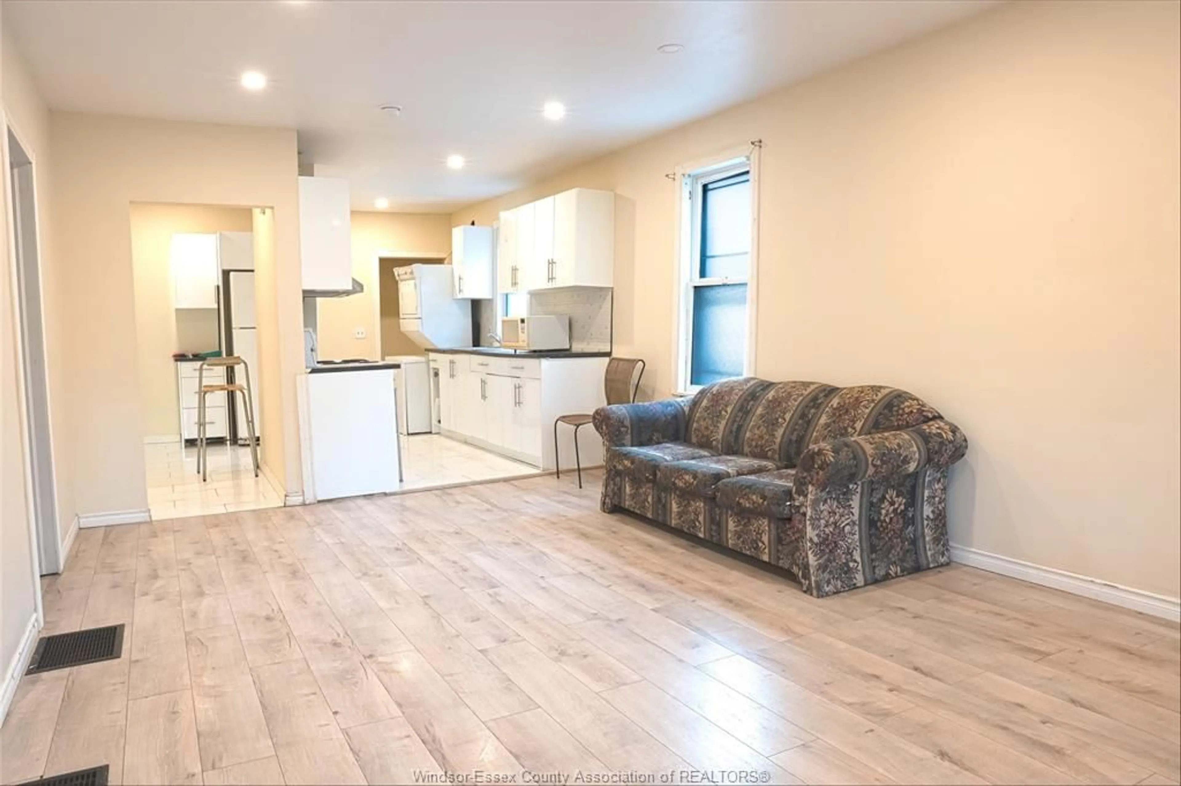 Unknown for 1025 CURRY Ave, Windsor Ontario N9B 2A6