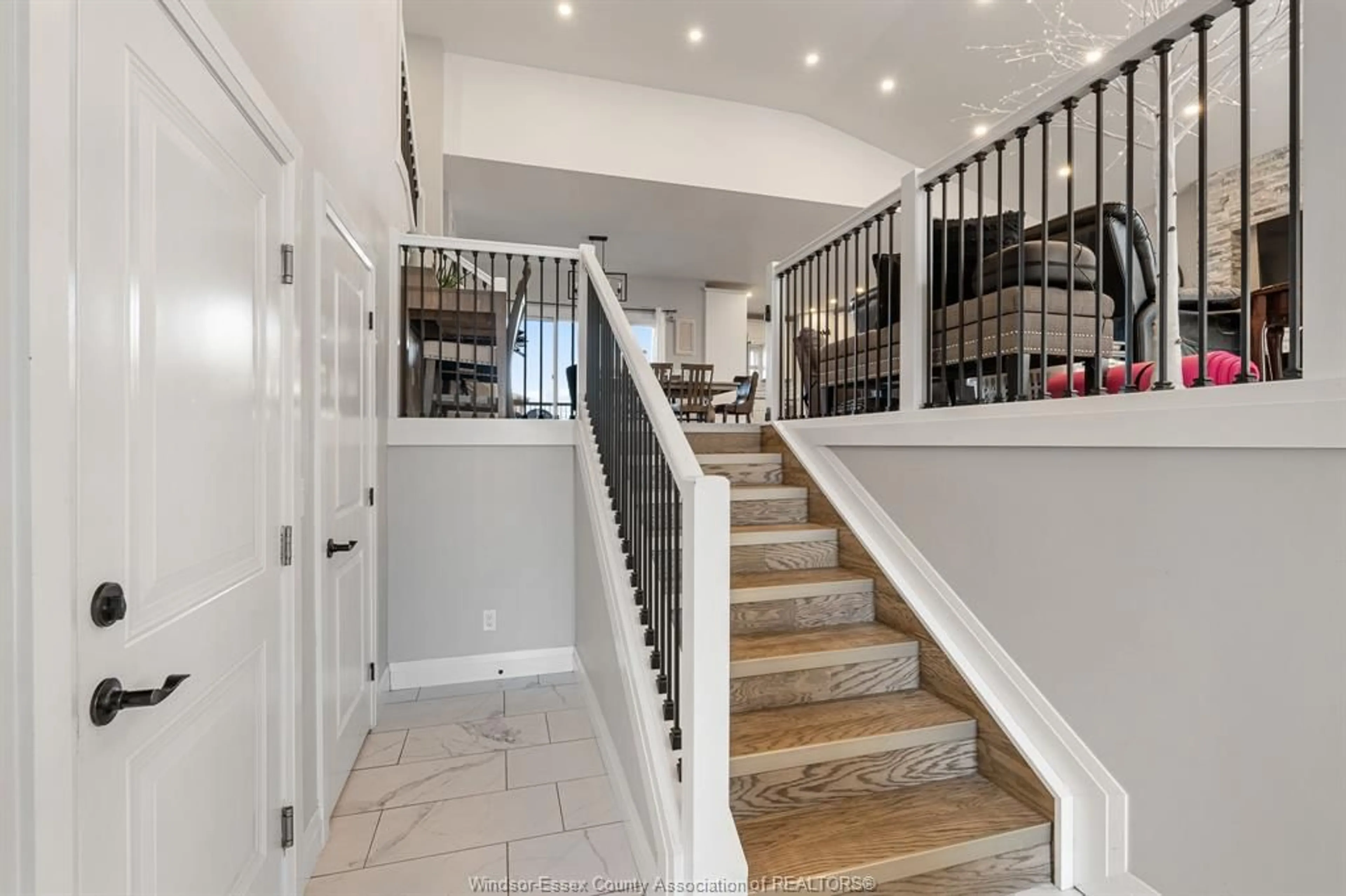 Stairs for 369 COUNTY RD 2, Belle River Ontario N0R 1A0