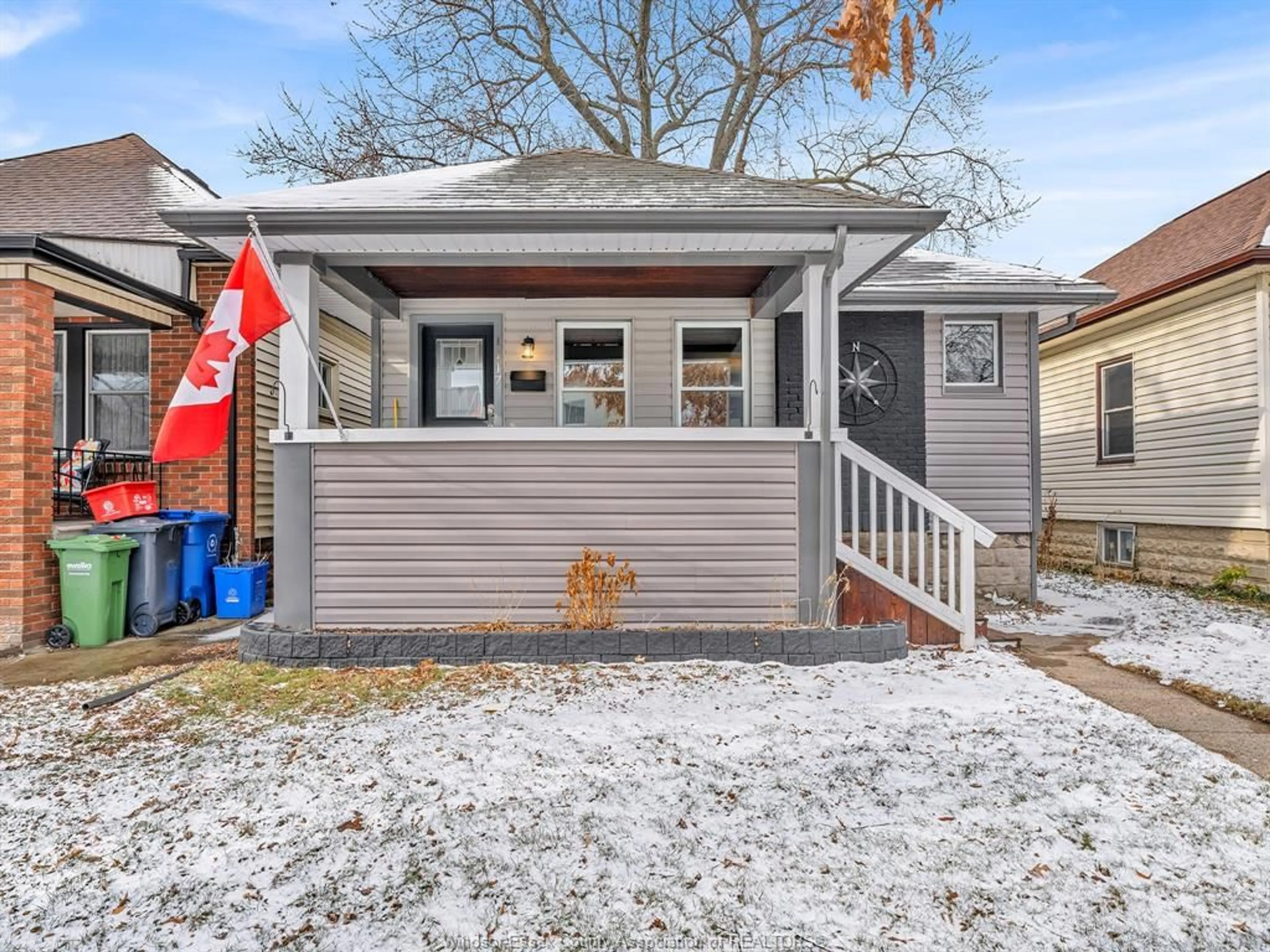 Home with vinyl exterior material, street for 1117 MOY, Windsor Ontario N9A 2P1