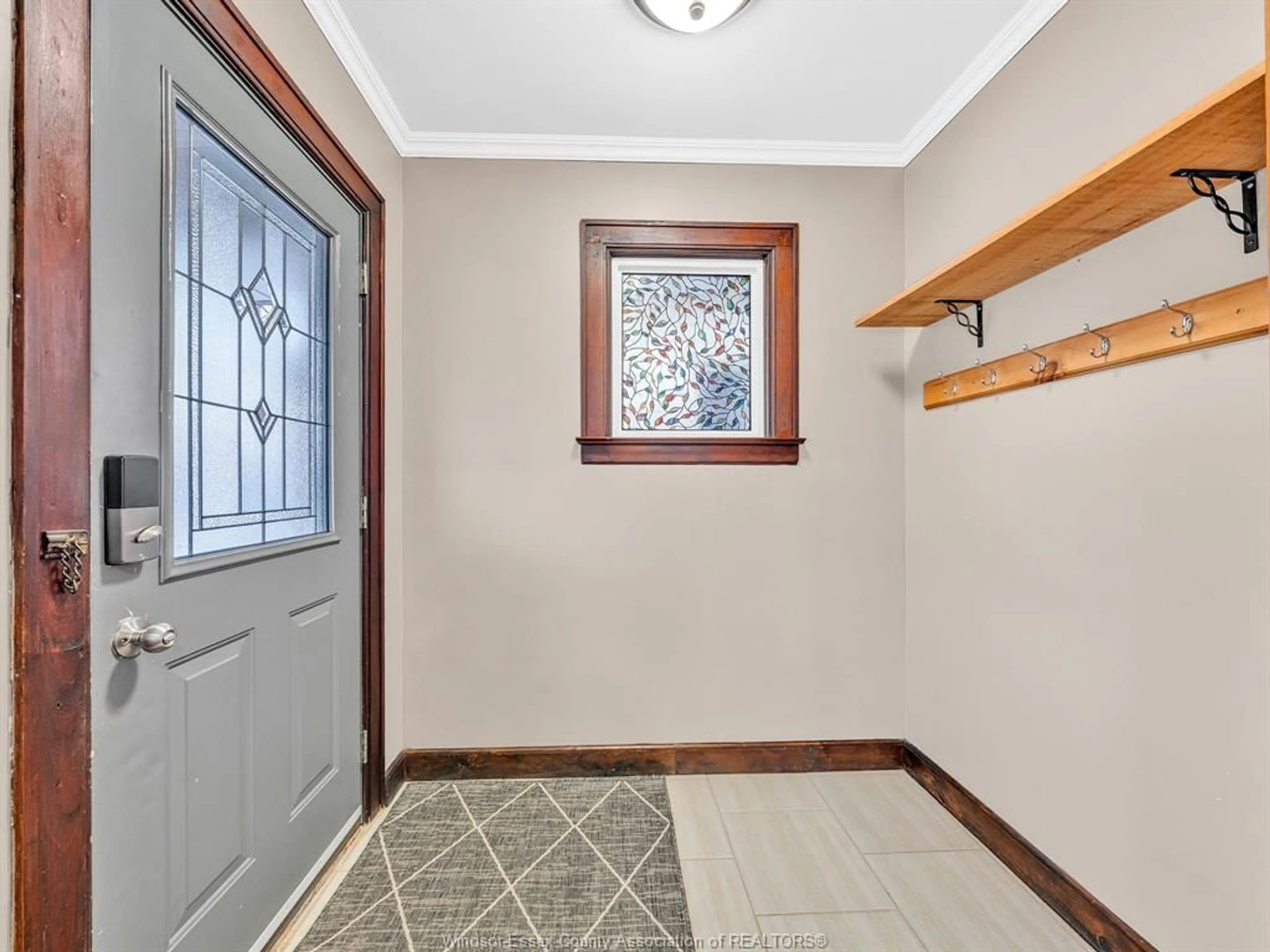 Indoor entryway for 1117 MOY, Windsor Ontario N9A 2P1