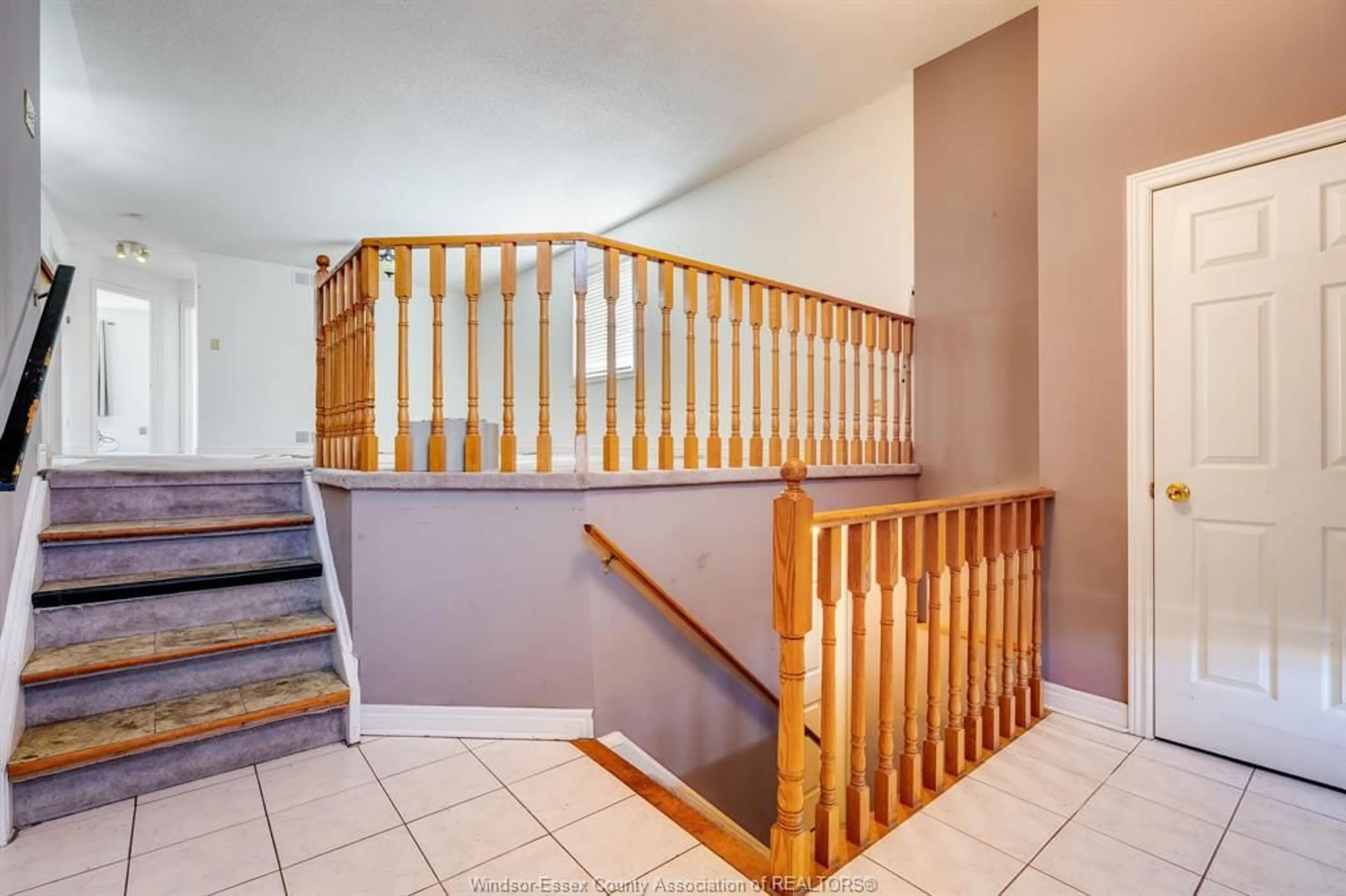 Stairs for 1610 Heatherglen, Tecumseh Ontario N8N 4B5