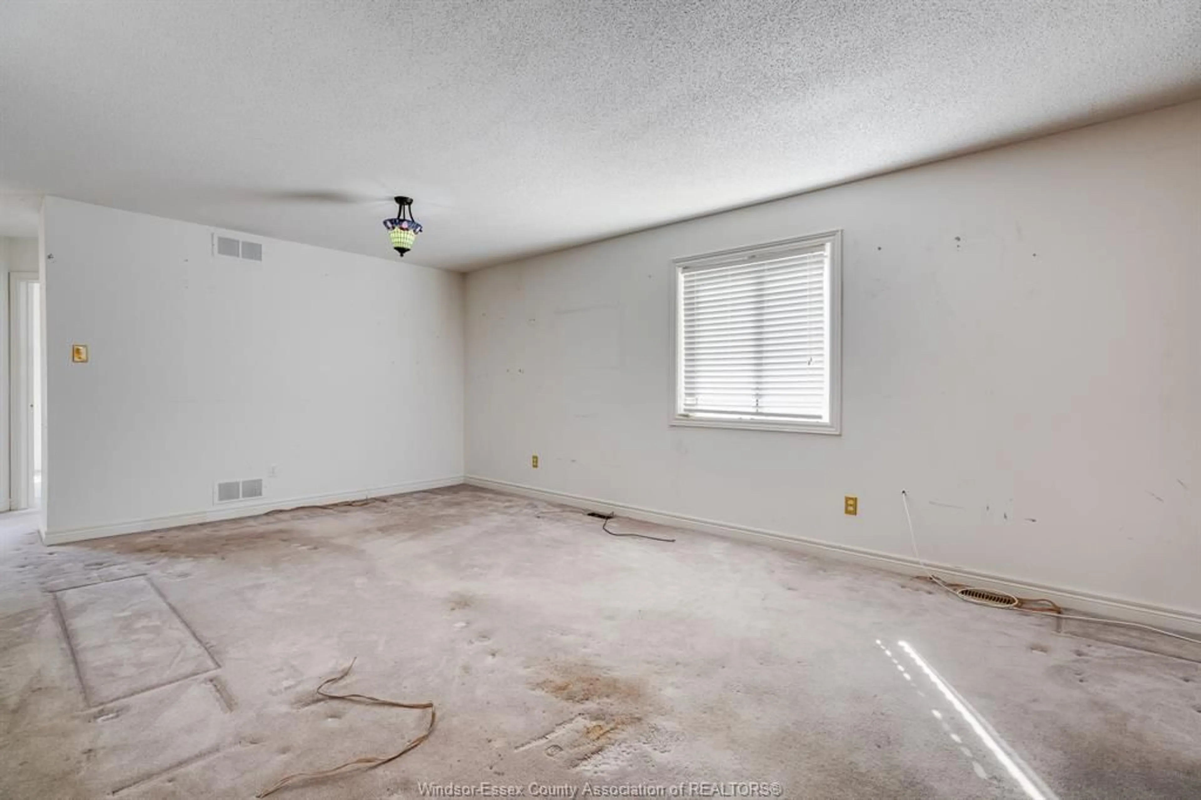 A pic of a room for 1610 Heatherglen, Tecumseh Ontario N8N 4B5